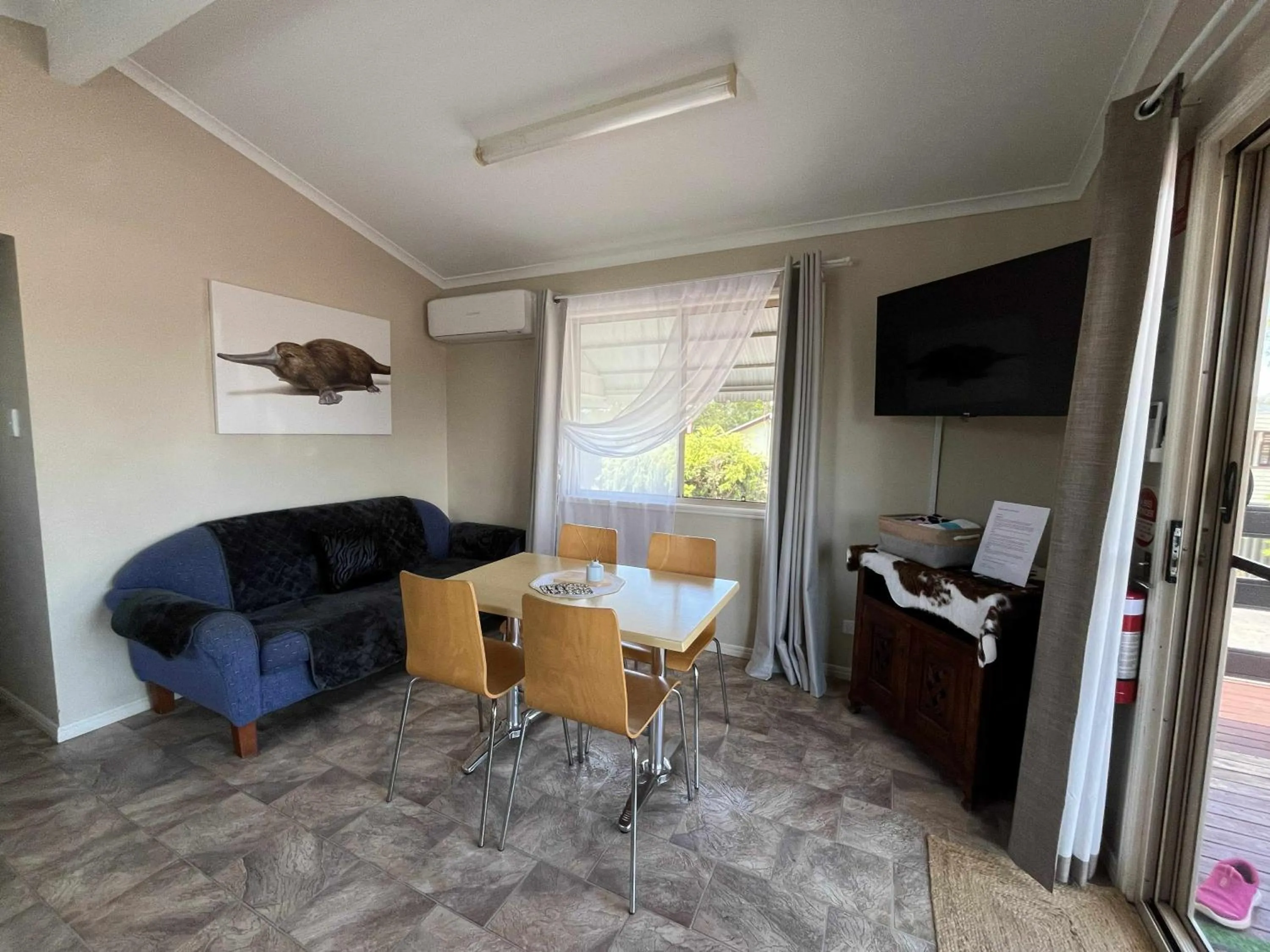 Living room in Kilcoy Motel