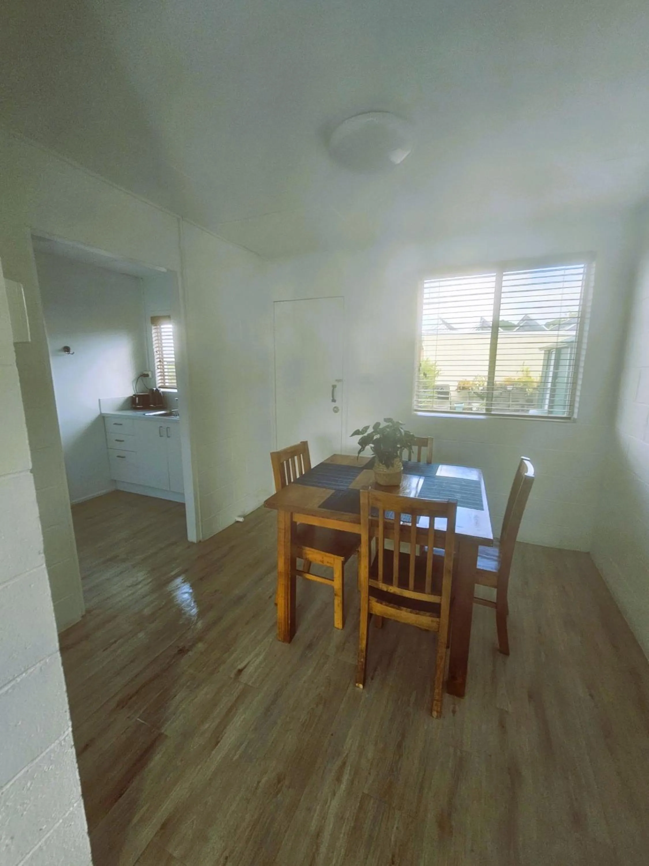 Dining area in Kilcoy Motel