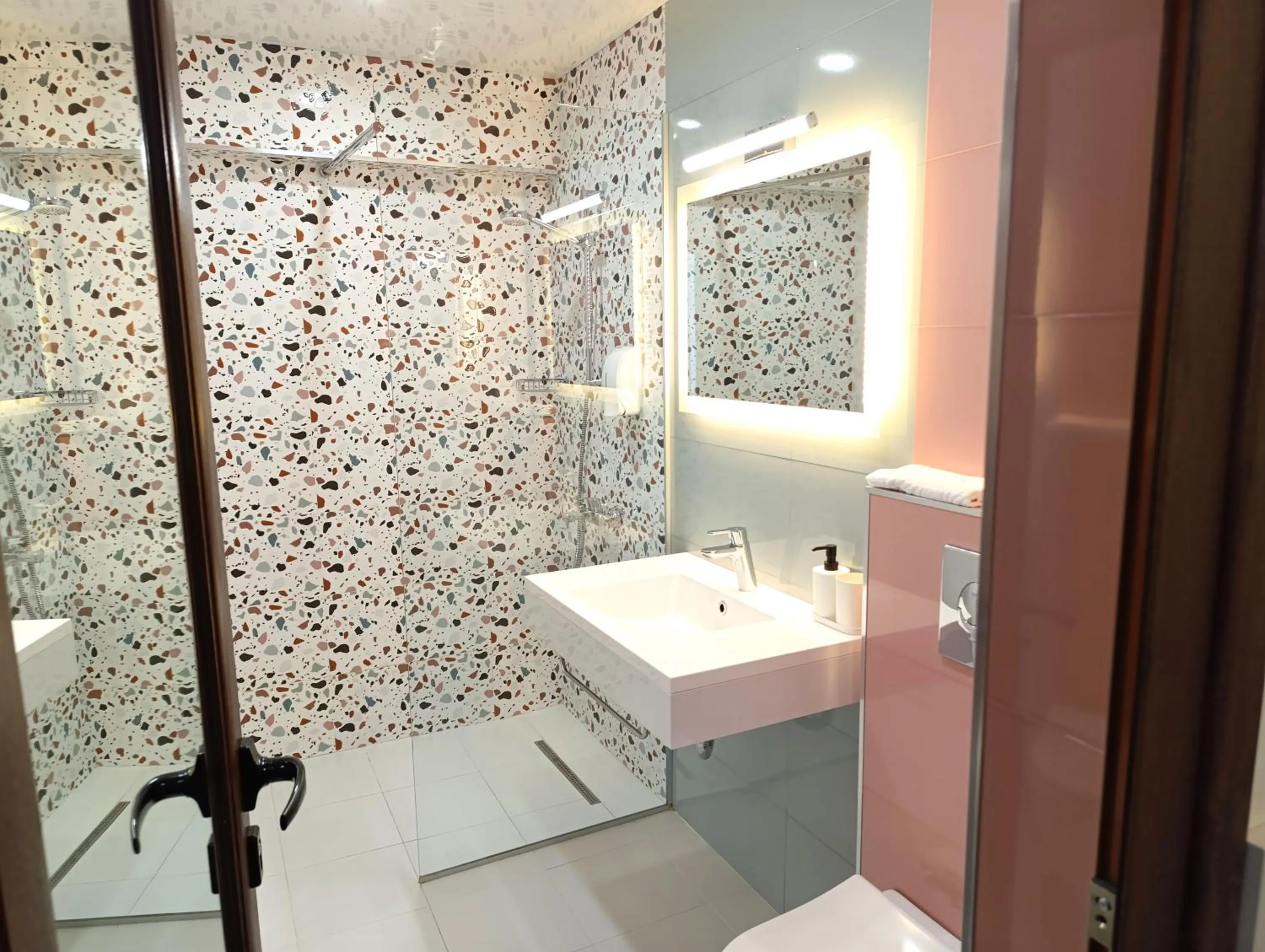 Shower in Lime House, Kyustendil