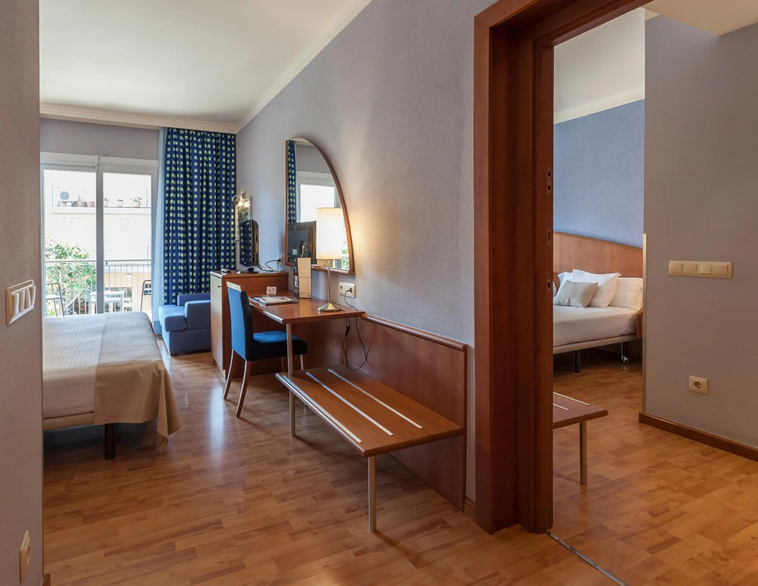 Bedroom, Bed in Hotel Delfín 4 Sup