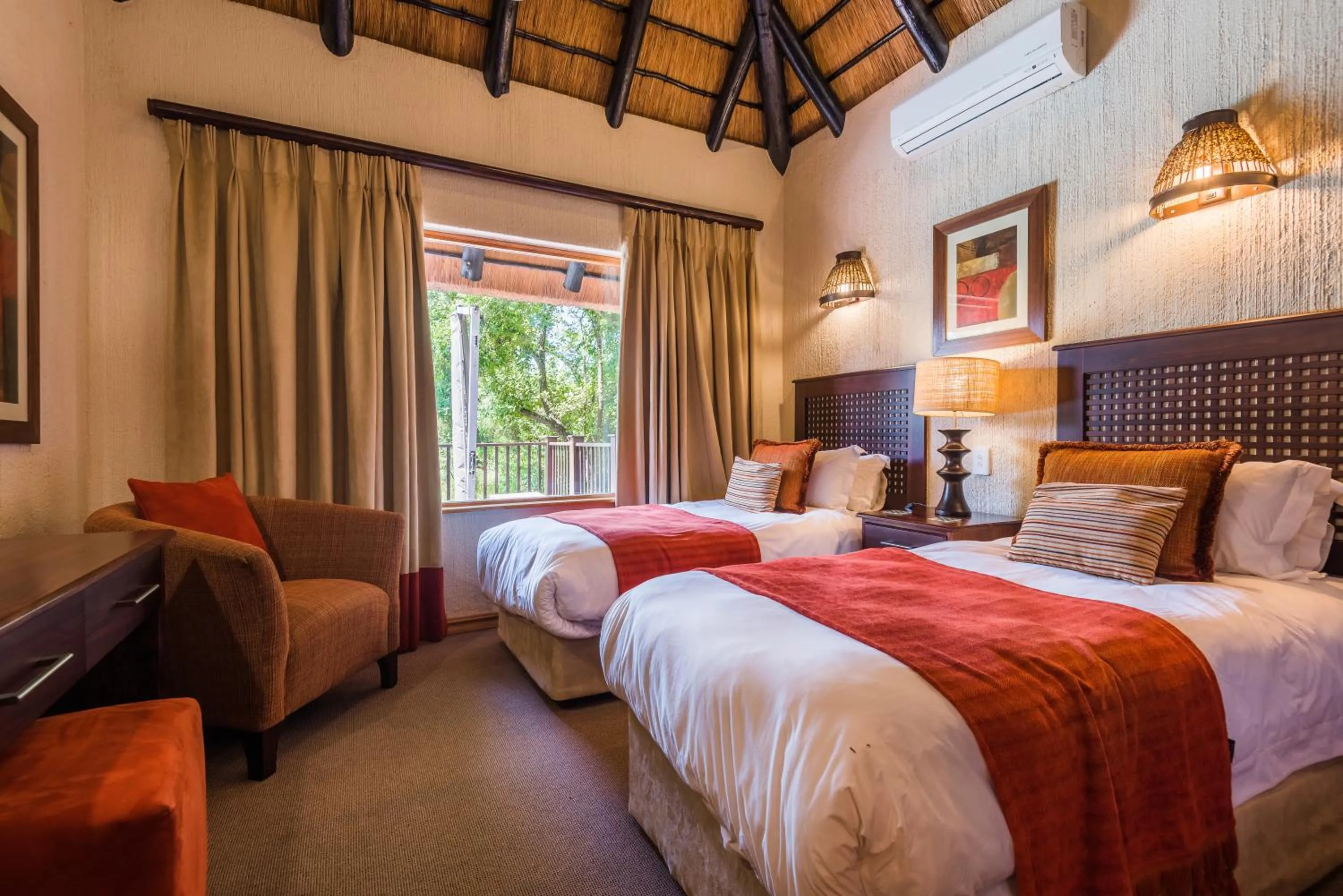 Bedroom, Bed in Kruger Park Lodge Unit No 521 with Private Pool