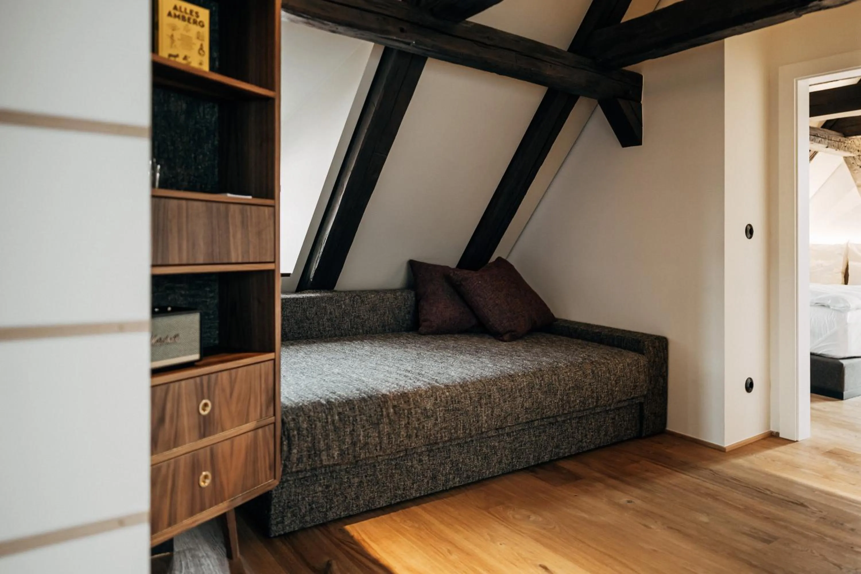 Seating area, Bed in Bootshaus Amberg