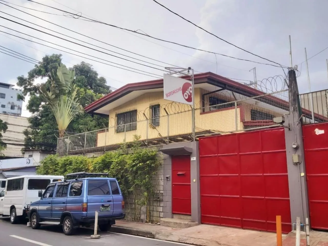 Facade/entrance in OYO 916 Angel's Boardrooms