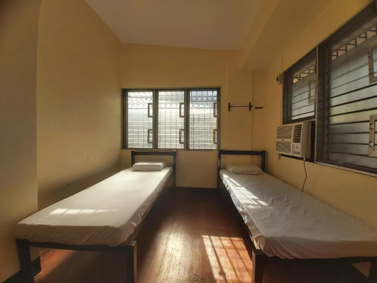 Bedroom, Bed in OYO 916 Angel's Boardrooms