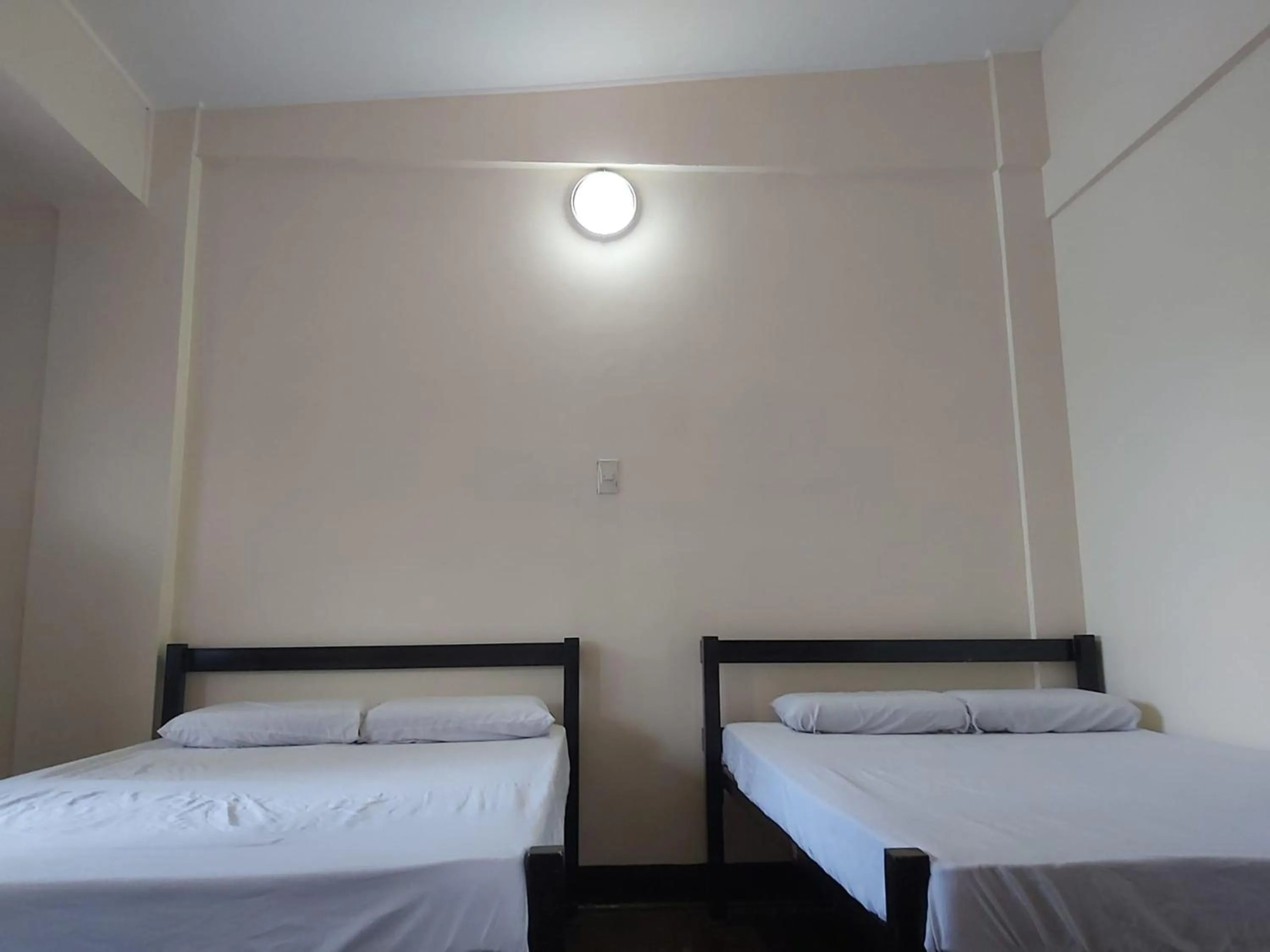 Bedroom, Bed in OYO 916 Angel's Boardrooms