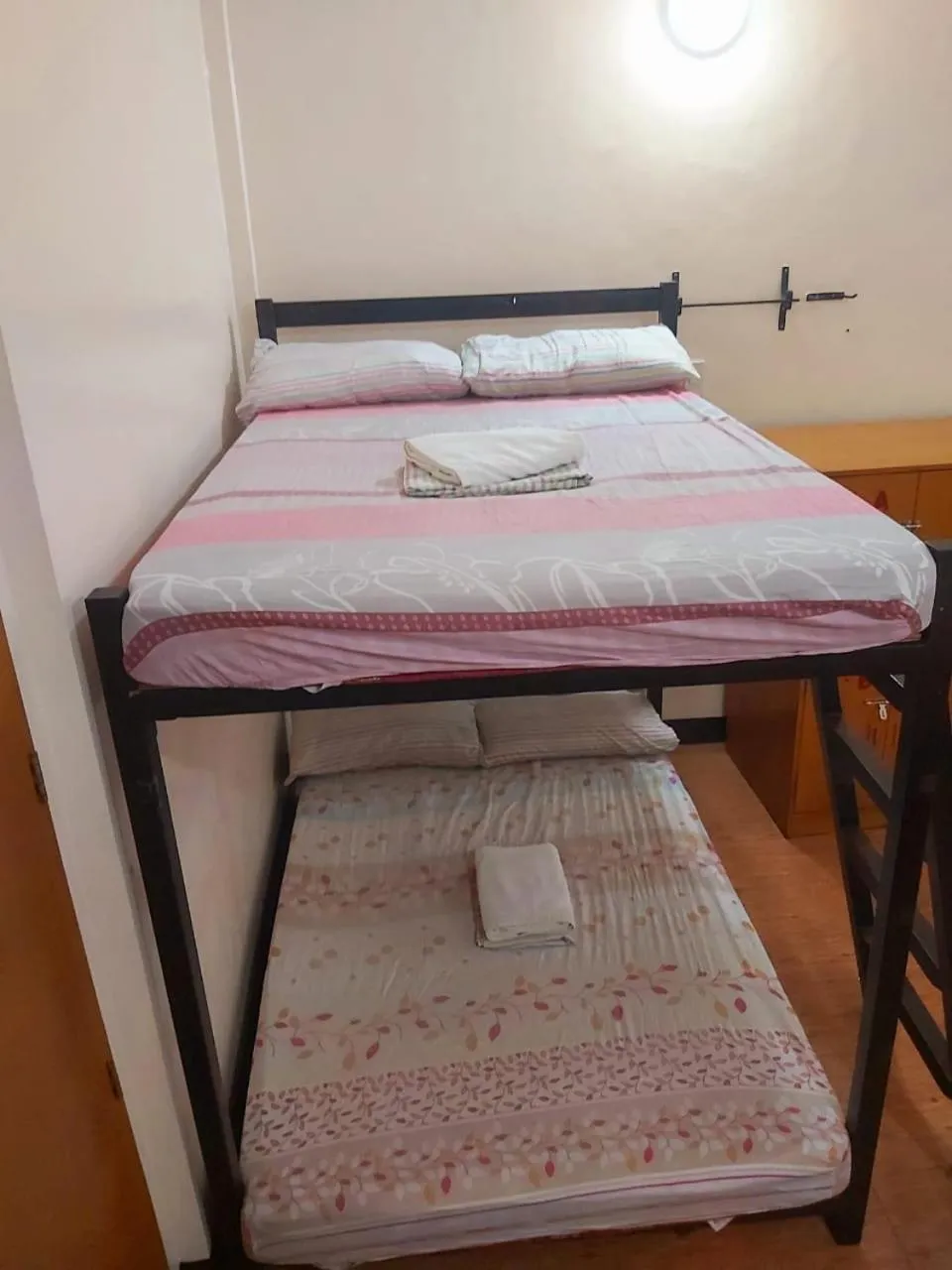 Bedroom, Bed in OYO 916 Angel's Boardrooms