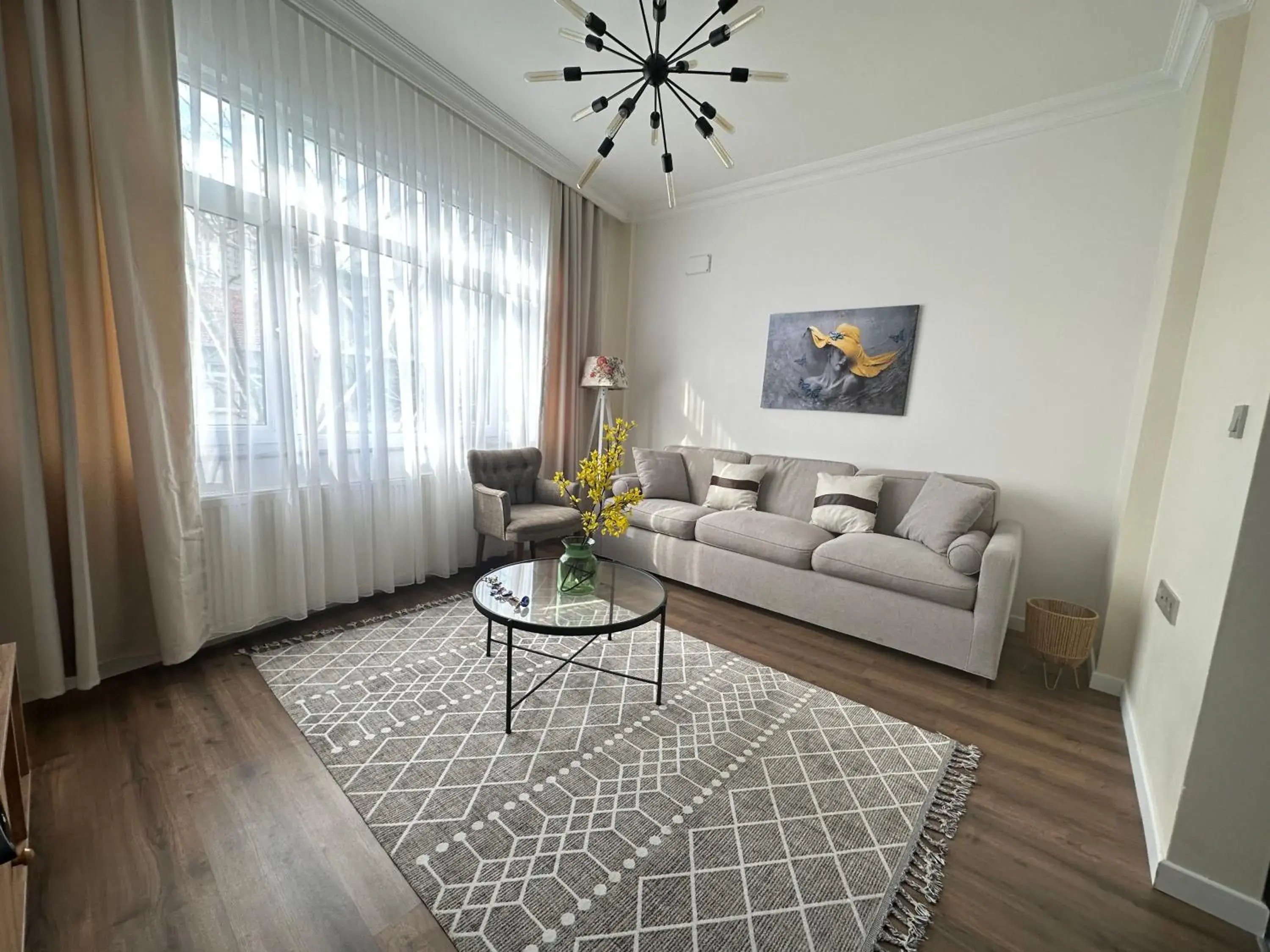 Center of city in Beşiktaş 2 plus 1 with 2 Bathroom and 3 Air Conditioner Center of city in Beşiktaş 2 plus 1 with 2 Bathroom and 3 Air Conditioner