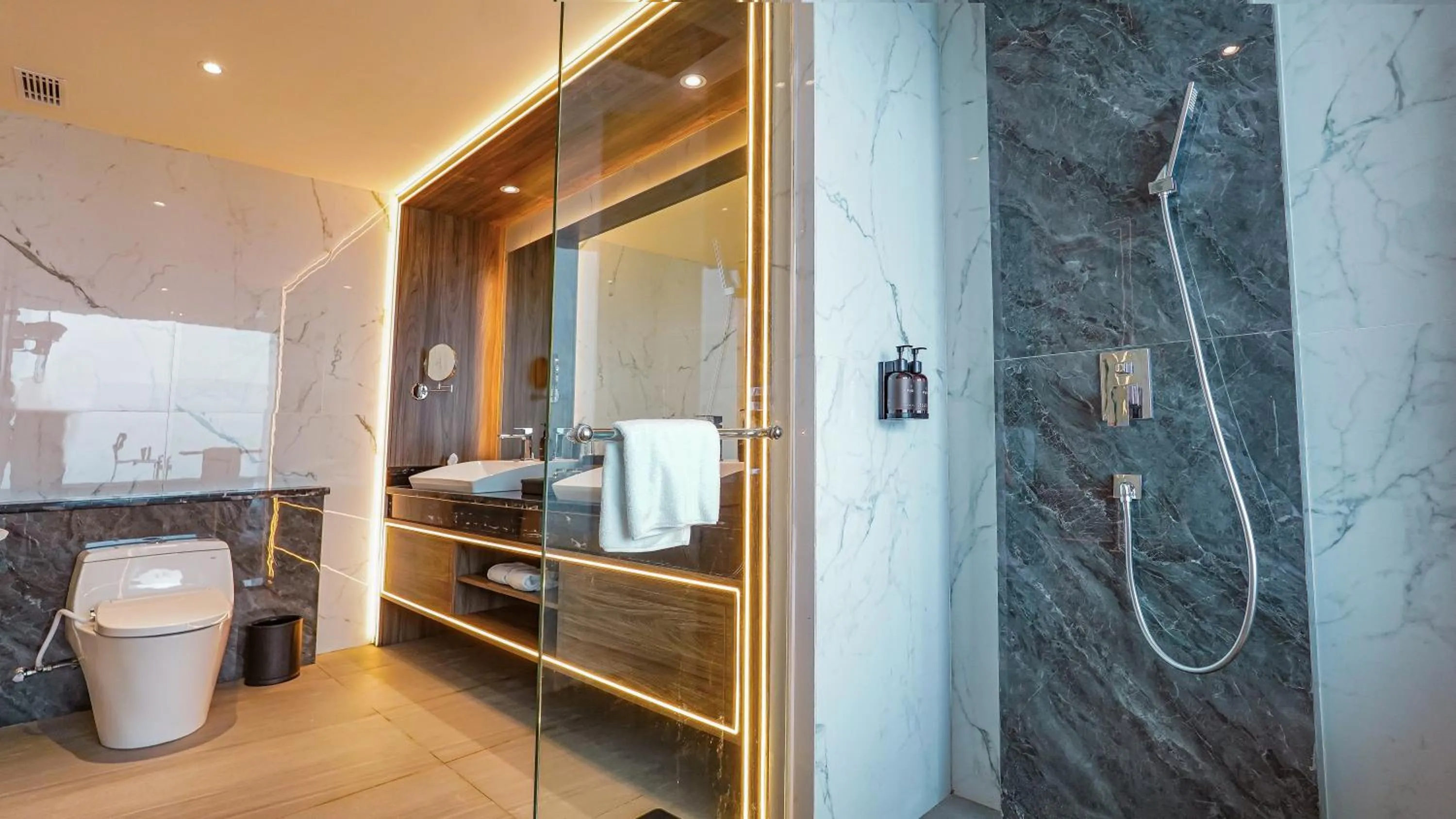 Toilet in FUGO Hotel Samarinda