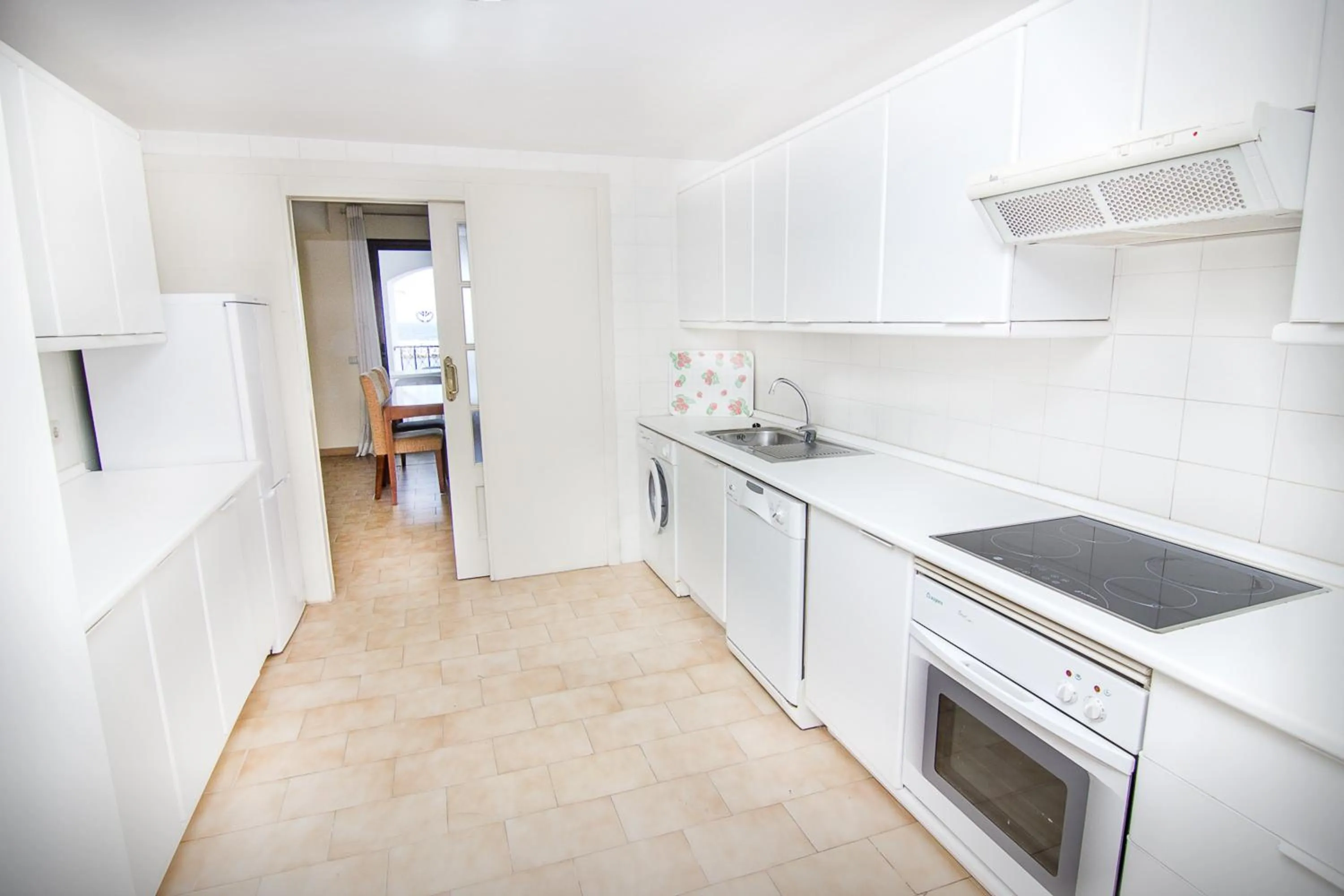 Kitchen or kitchenette in Park Plaza Suites Apartamentos