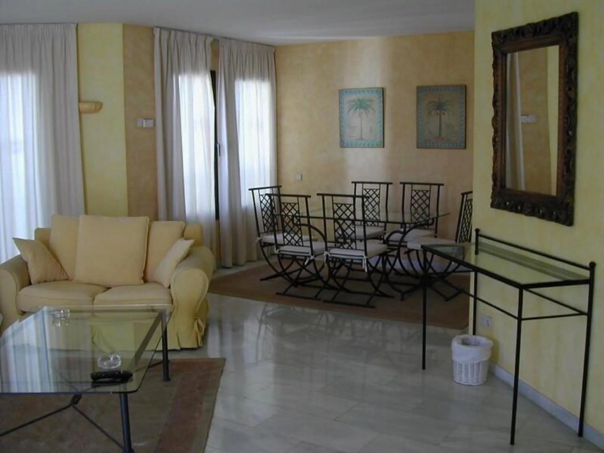 Living room in Park Plaza Suites Apartamentos