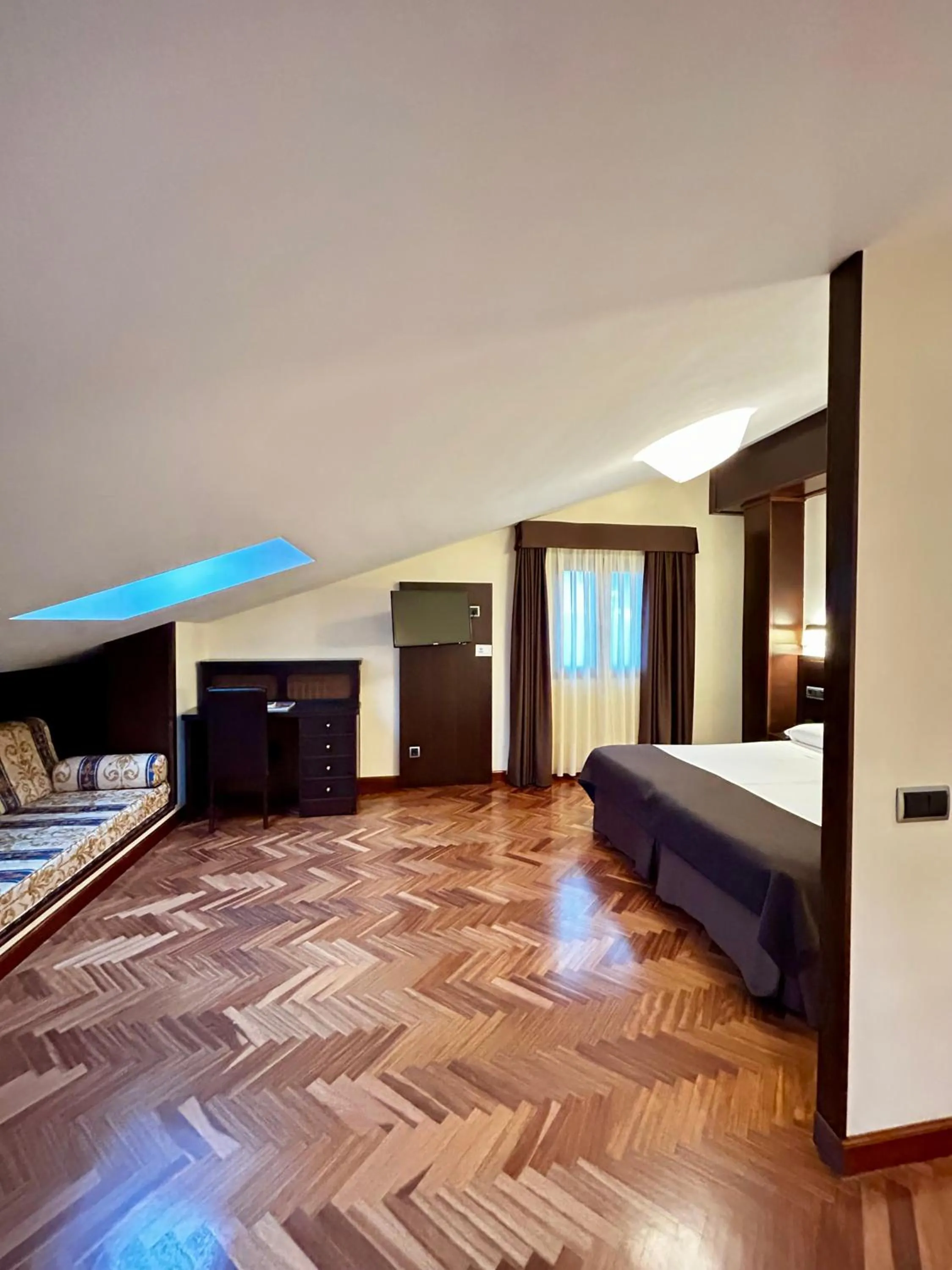 Photo of the whole room in Hotel La Arquera