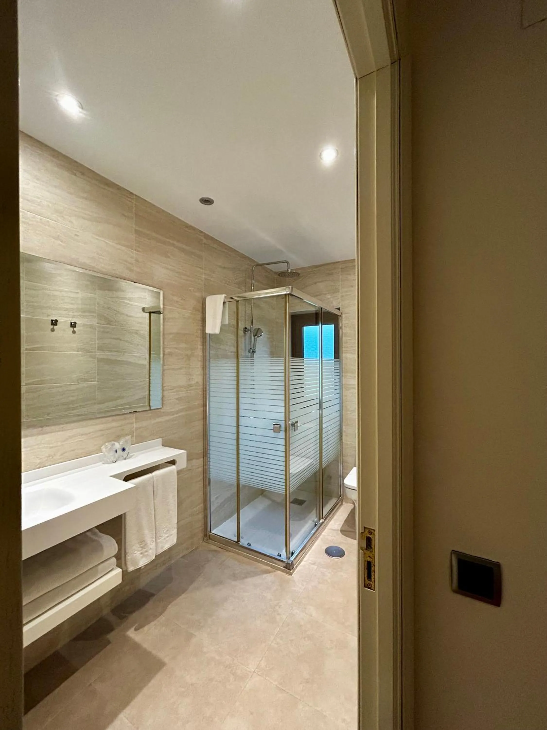 Bathroom in Hotel La Arquera