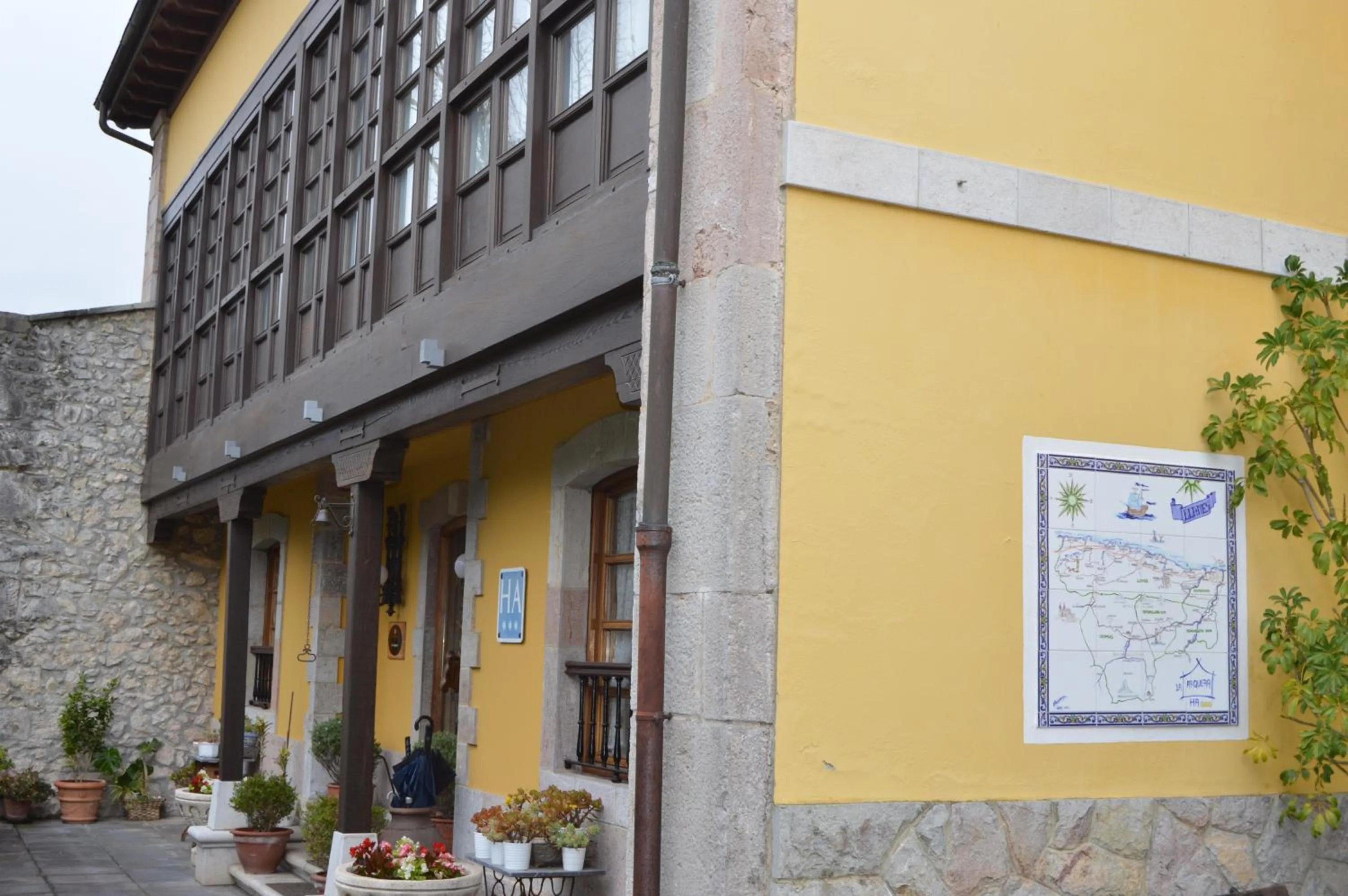 Facade/entrance in Hotel La Arquera