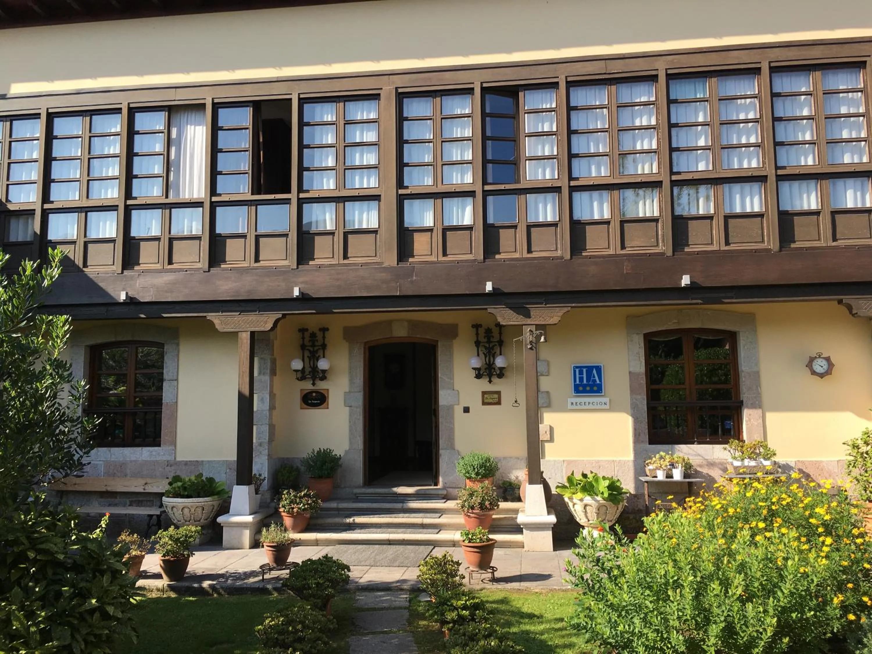 Facade/entrance in Hotel La Arquera