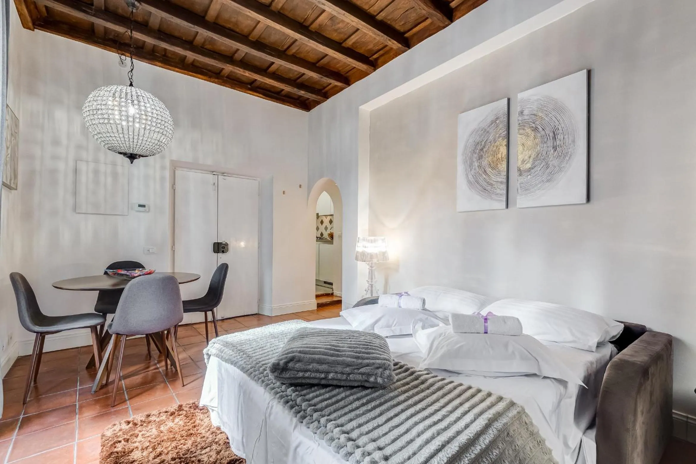 Bed in Campo dei fiori Royal Orchid apartment