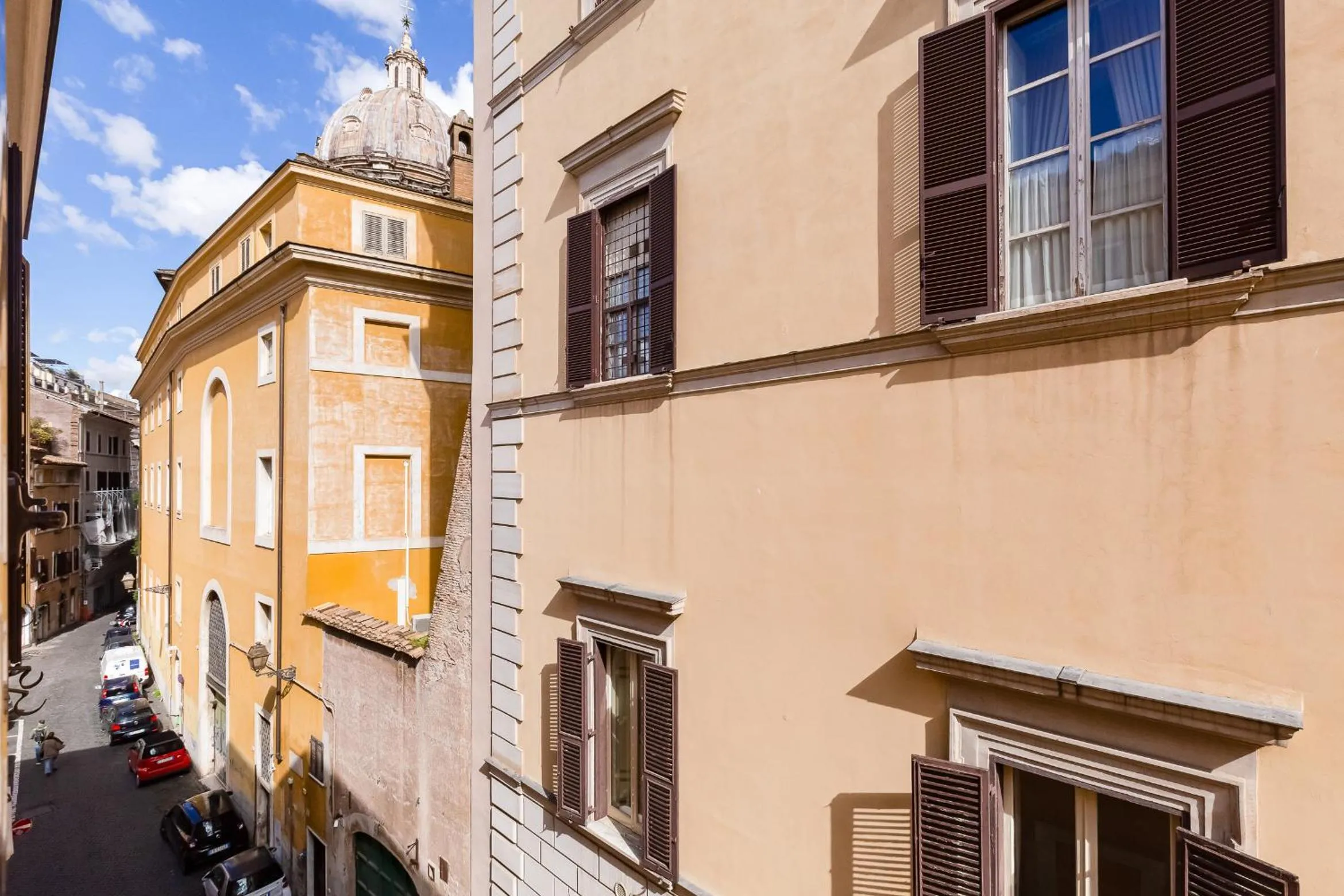 City view in Campo dei fiori Royal Orchid apartment