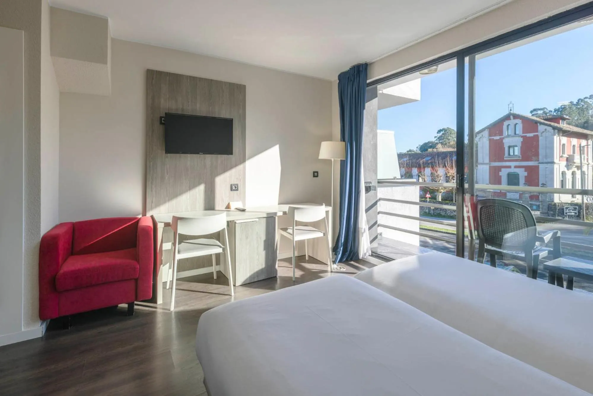 Balcony/Terrace, Bed in Hotel La Palma de Llanes