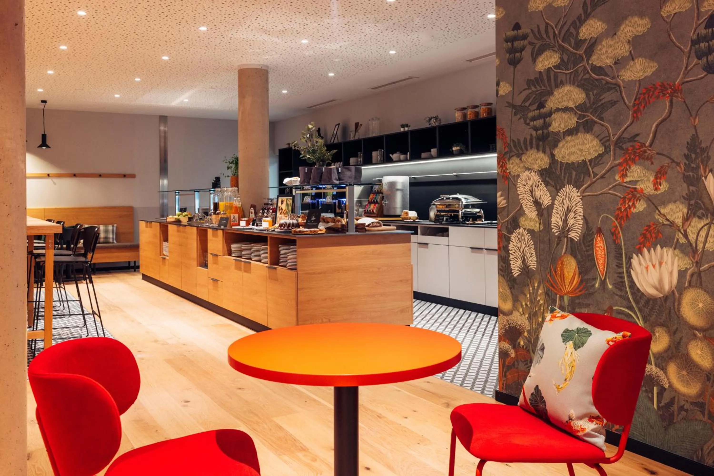 Restaurant/places to eat in harry's home Villach hotel & apartments