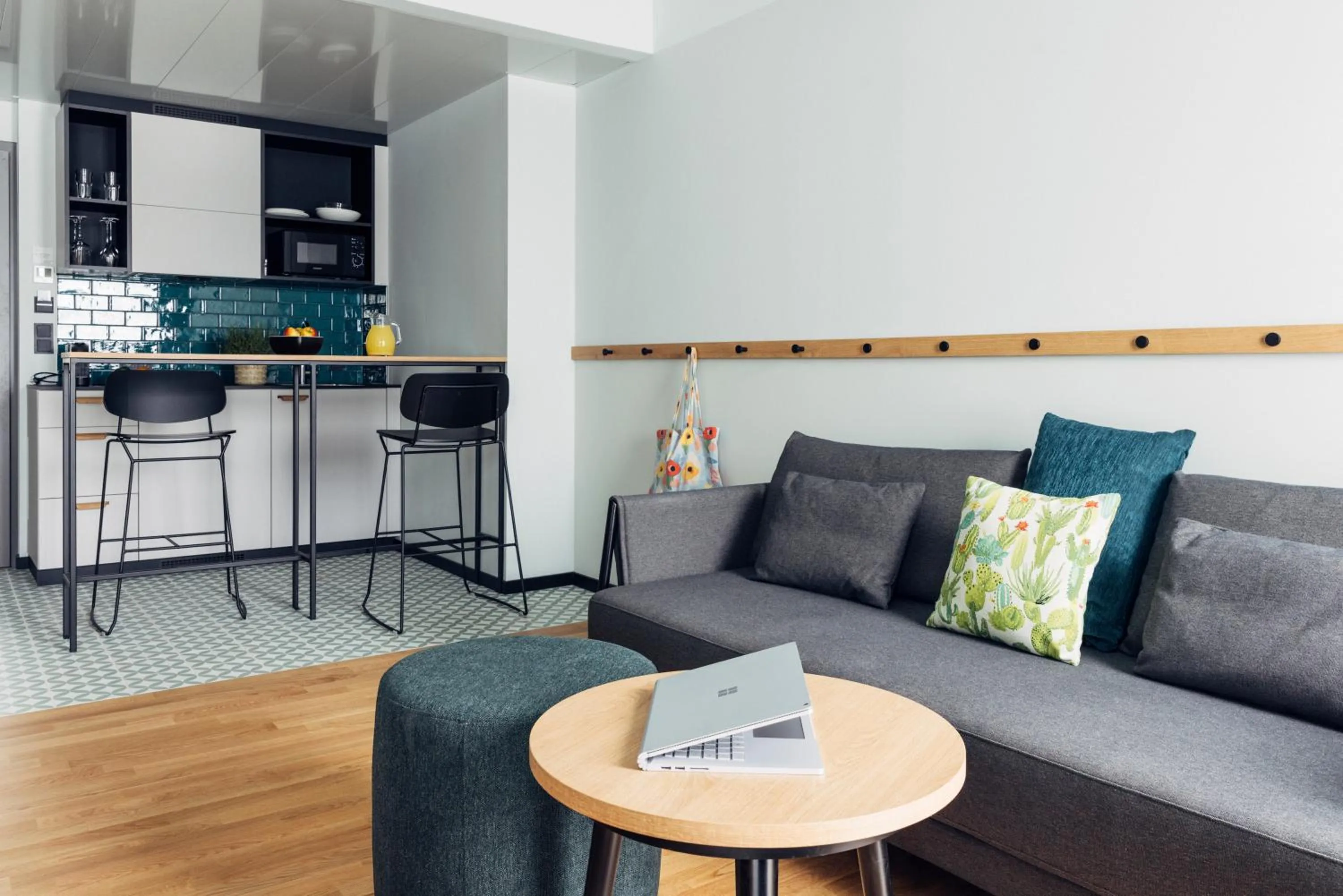 Kitchen or kitchenette in harry's home Villach hotel & apartments