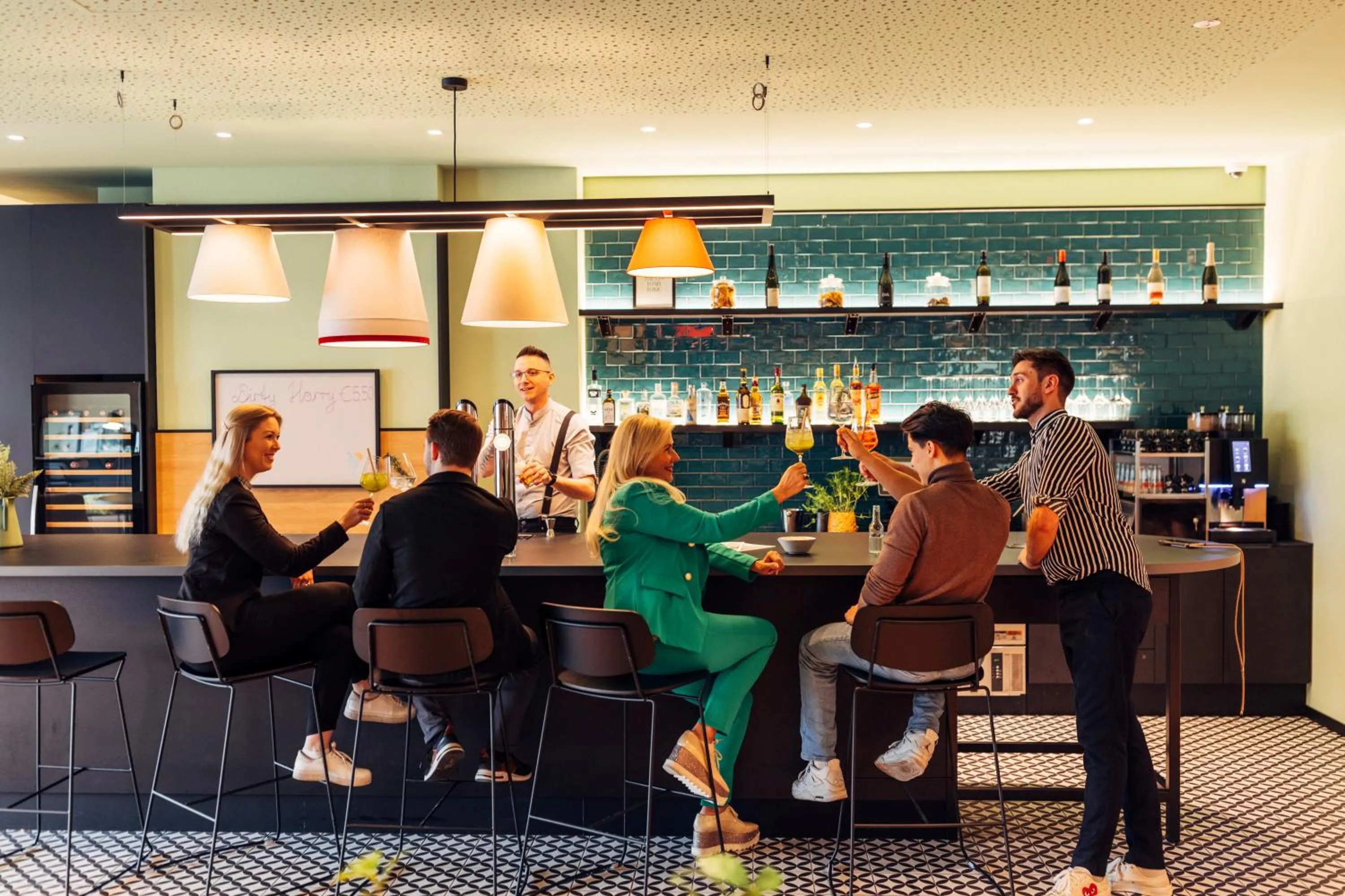 Lounge or bar in harry's home Villach hotel & apartments