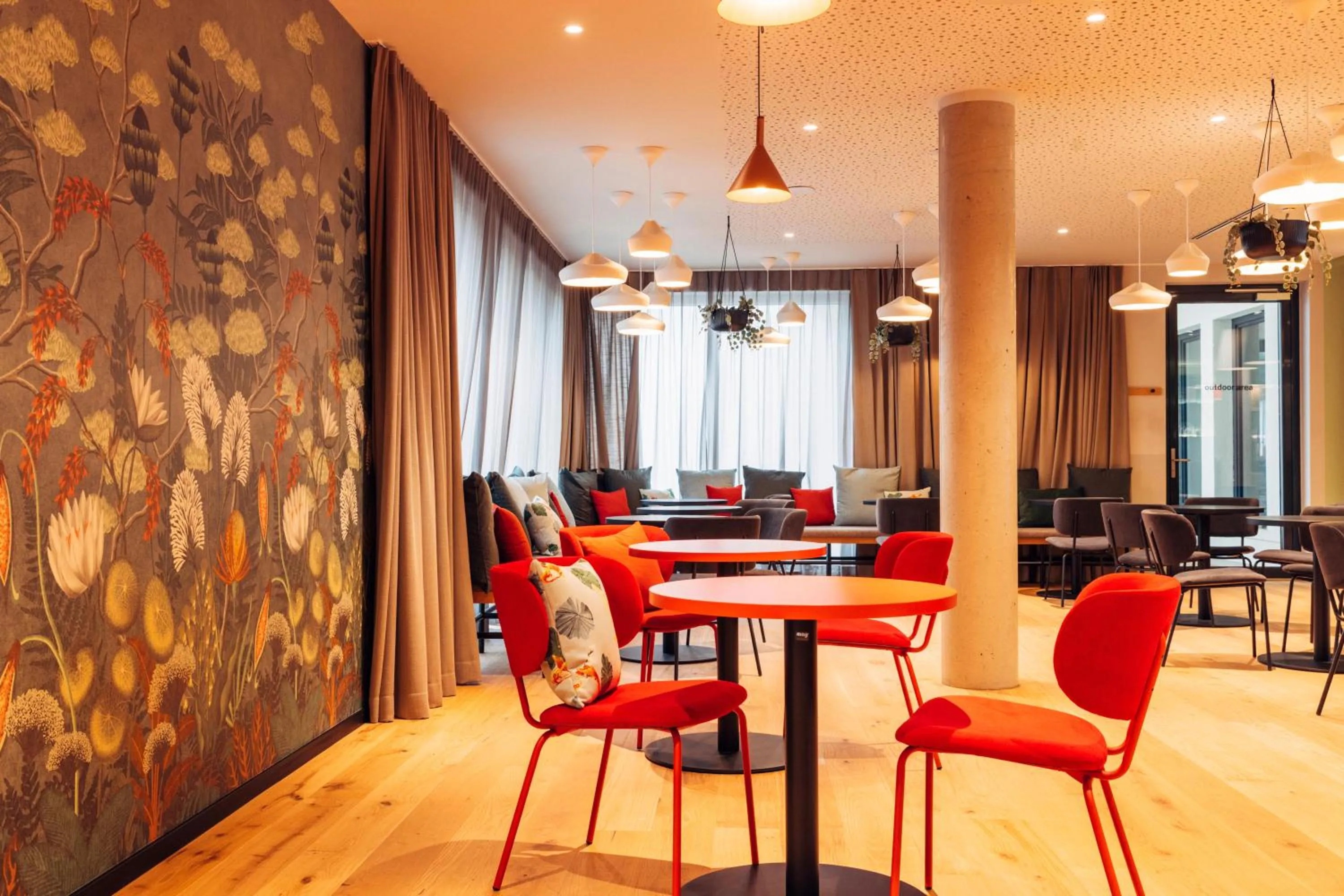 Restaurant/places to eat in harry's home Villach hotel & apartments