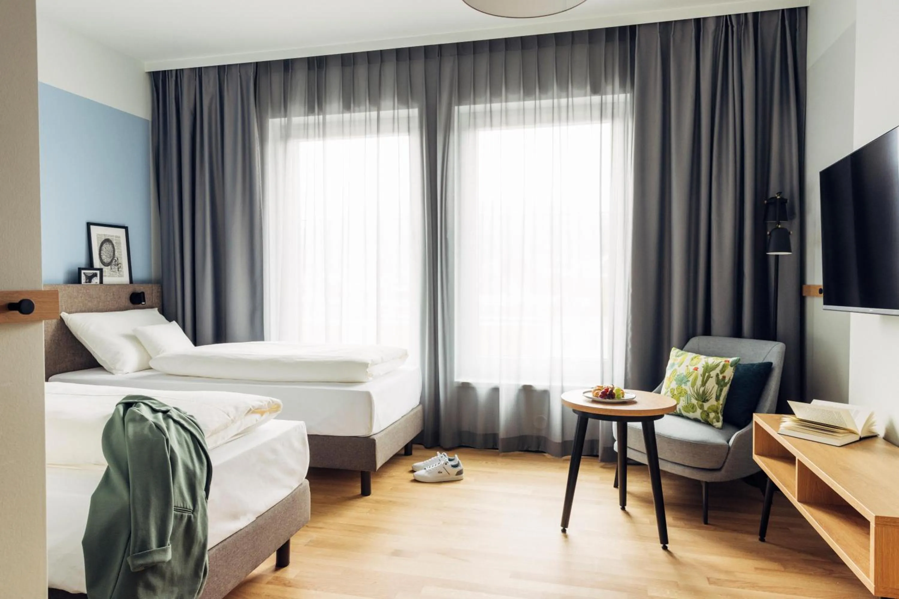 Photo of the whole room, Bed in harry's home Villach hotel & apartments