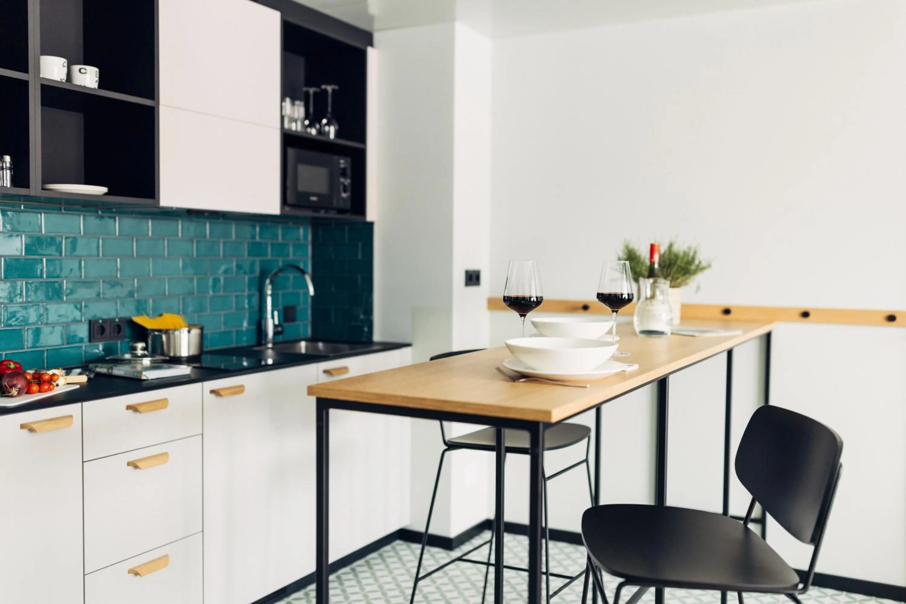 Kitchen or kitchenette in harry's home Villach hotel & apartments