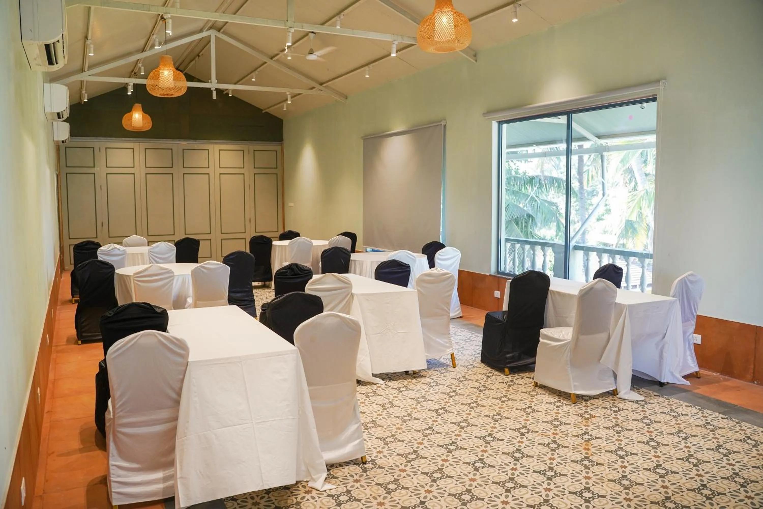 Meeting/conference room in Indie Stays Goa