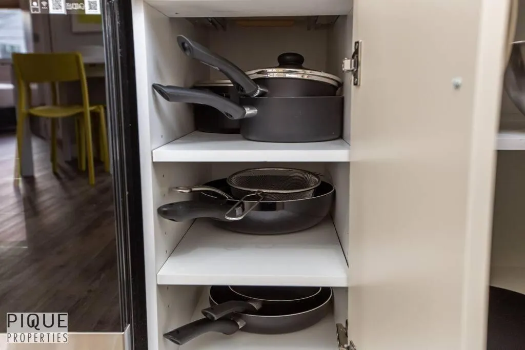 NEW, Euro-Style Suite, Whyte Avenue, AC, Netflix, Sleeps 6!