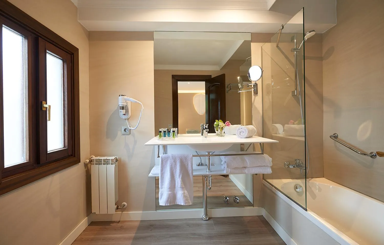 Photo of the whole room in Hotel Mirador de La Franca