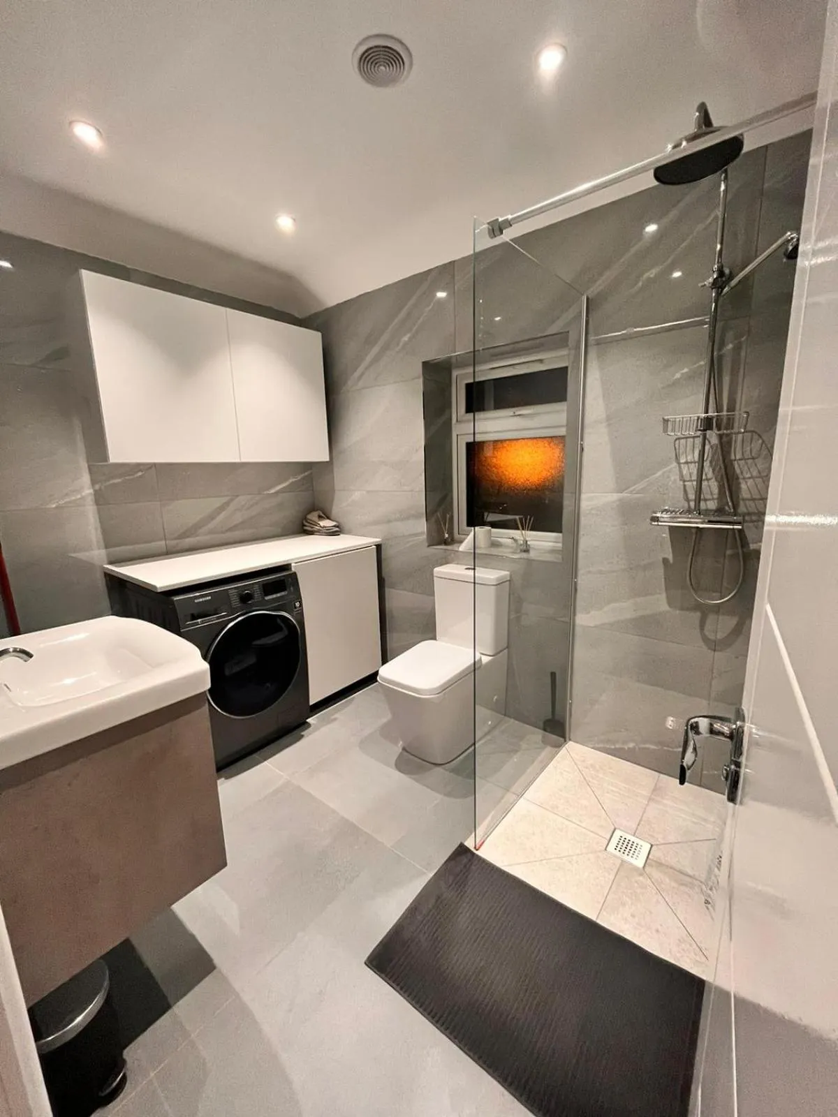 Shower in Cerrkuss Stays