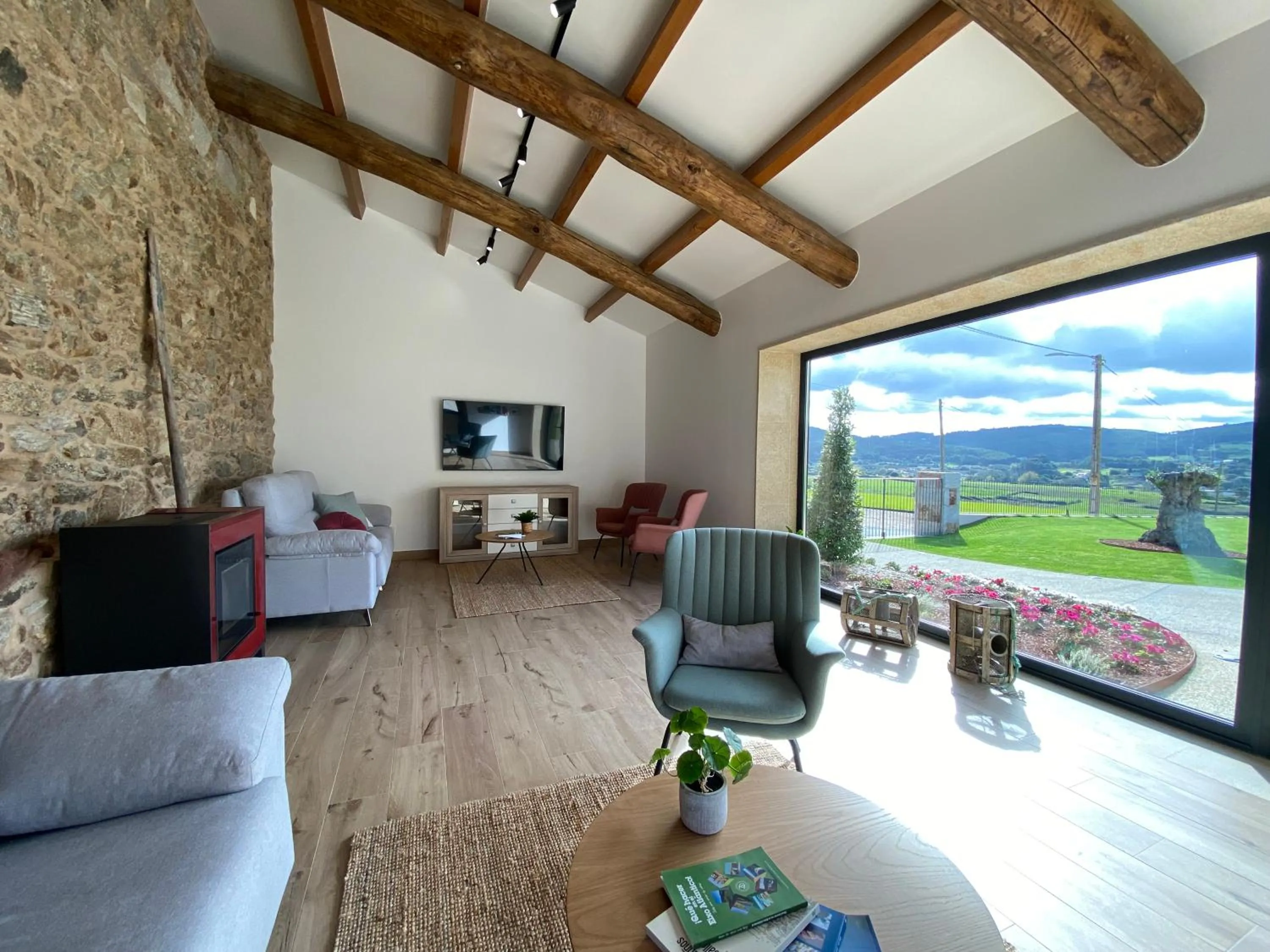 Communal lounge/ TV room in Morada Atlántica