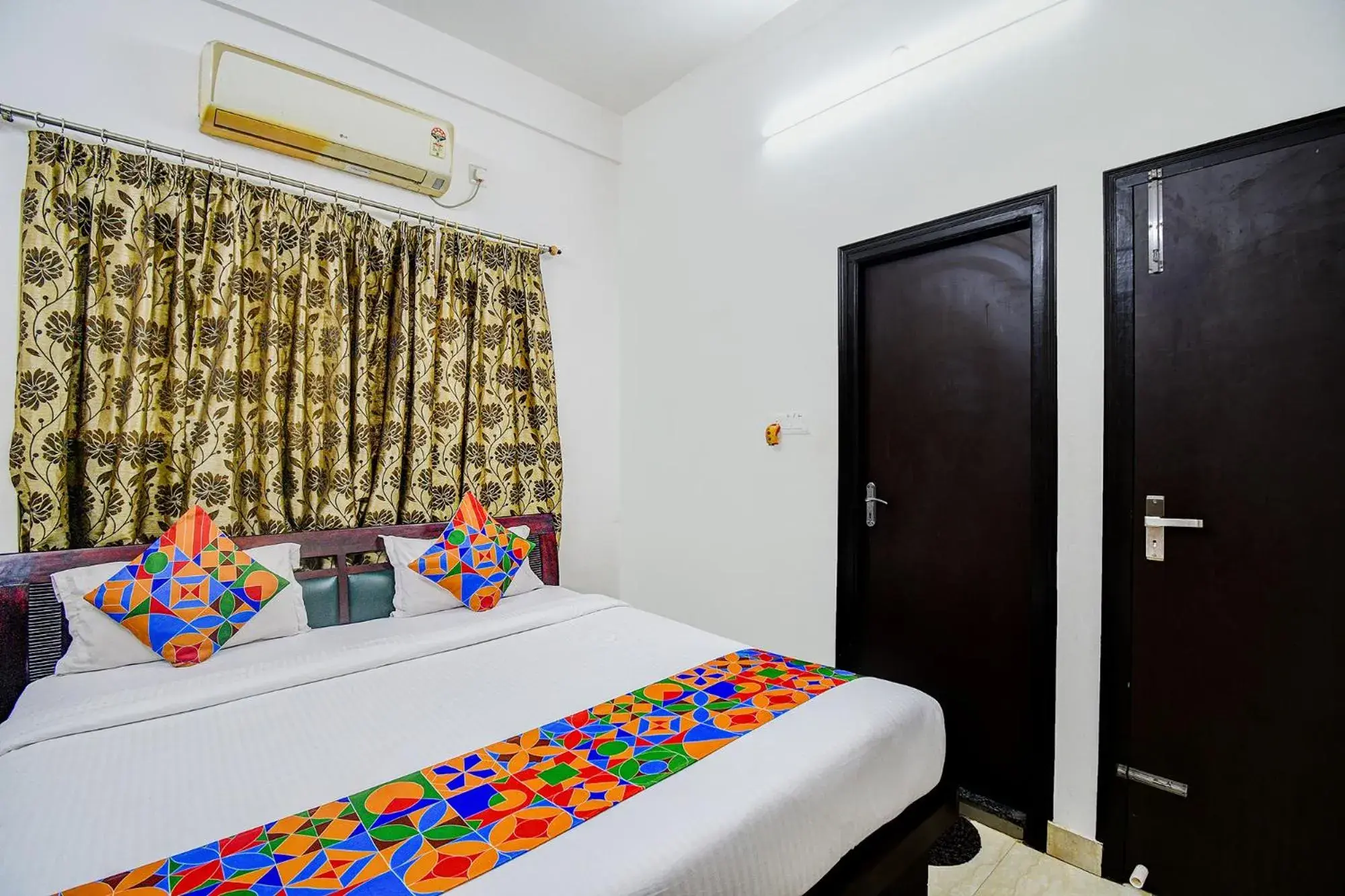 Deluxe Room - single occupancy in FabExpress Moon Residency Deluxe Room - single occupancy in FabExpress Moon Residency