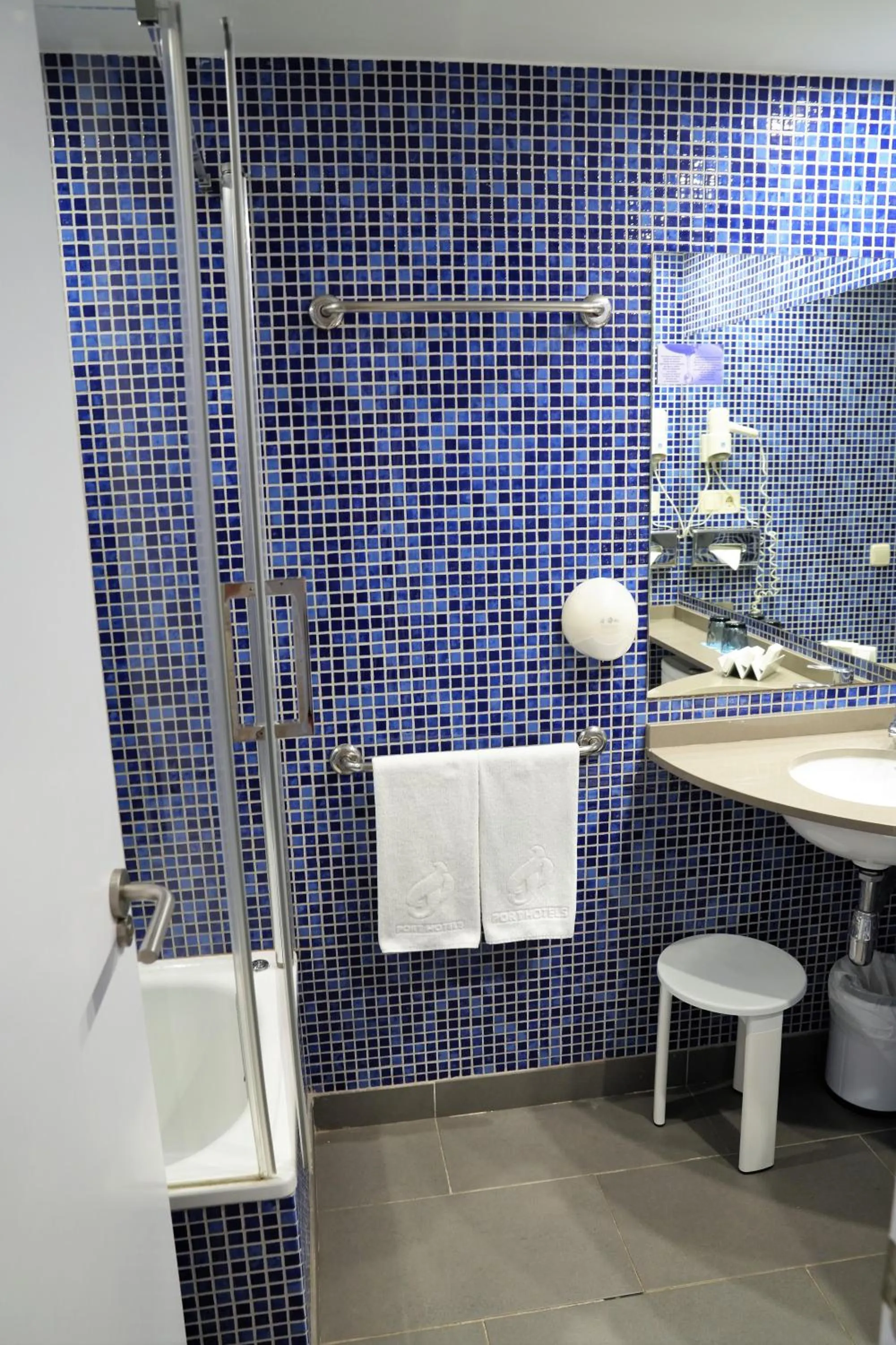 Bathroom in Port Feria Valencia