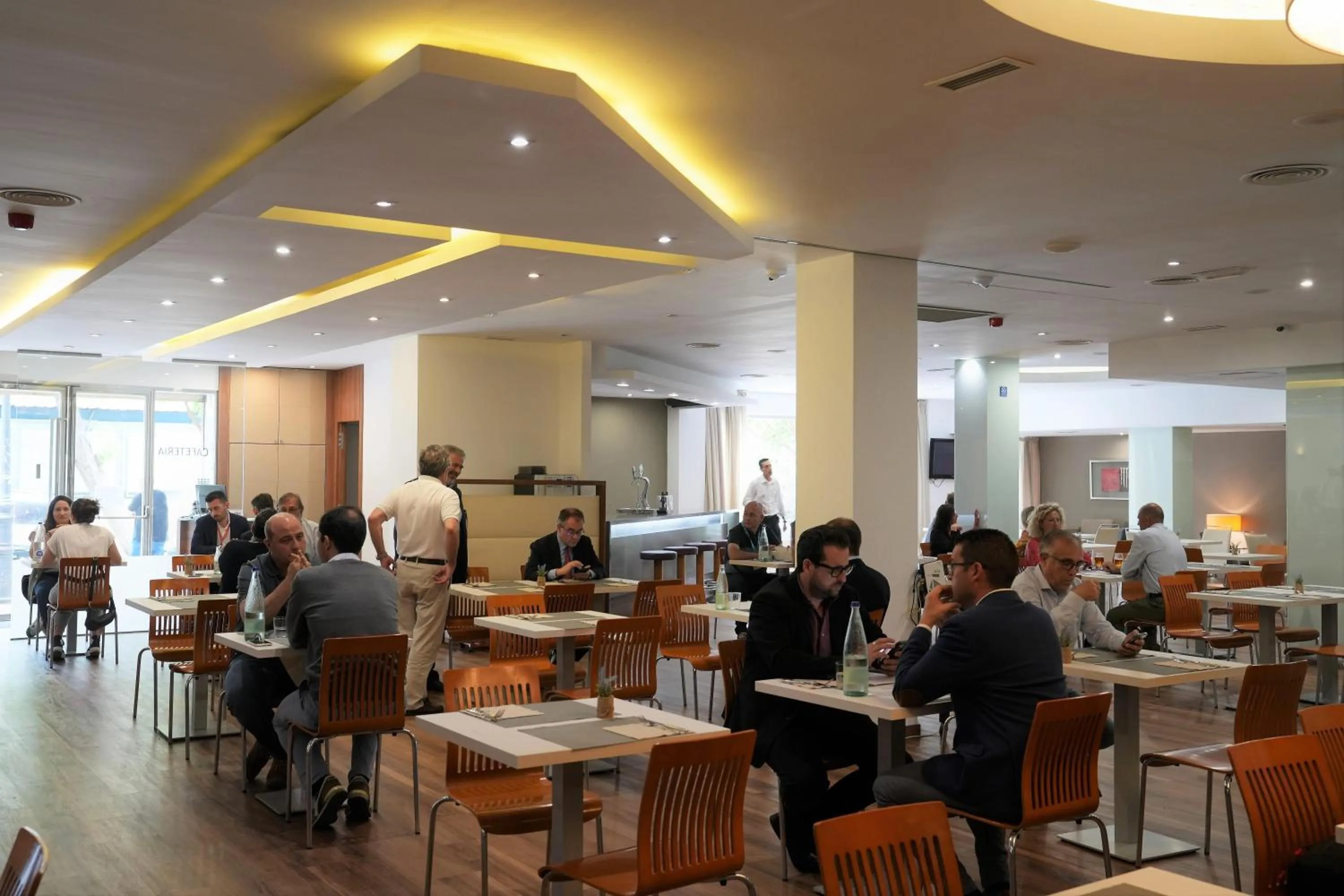 Restaurant/places to eat in Port Feria Valencia