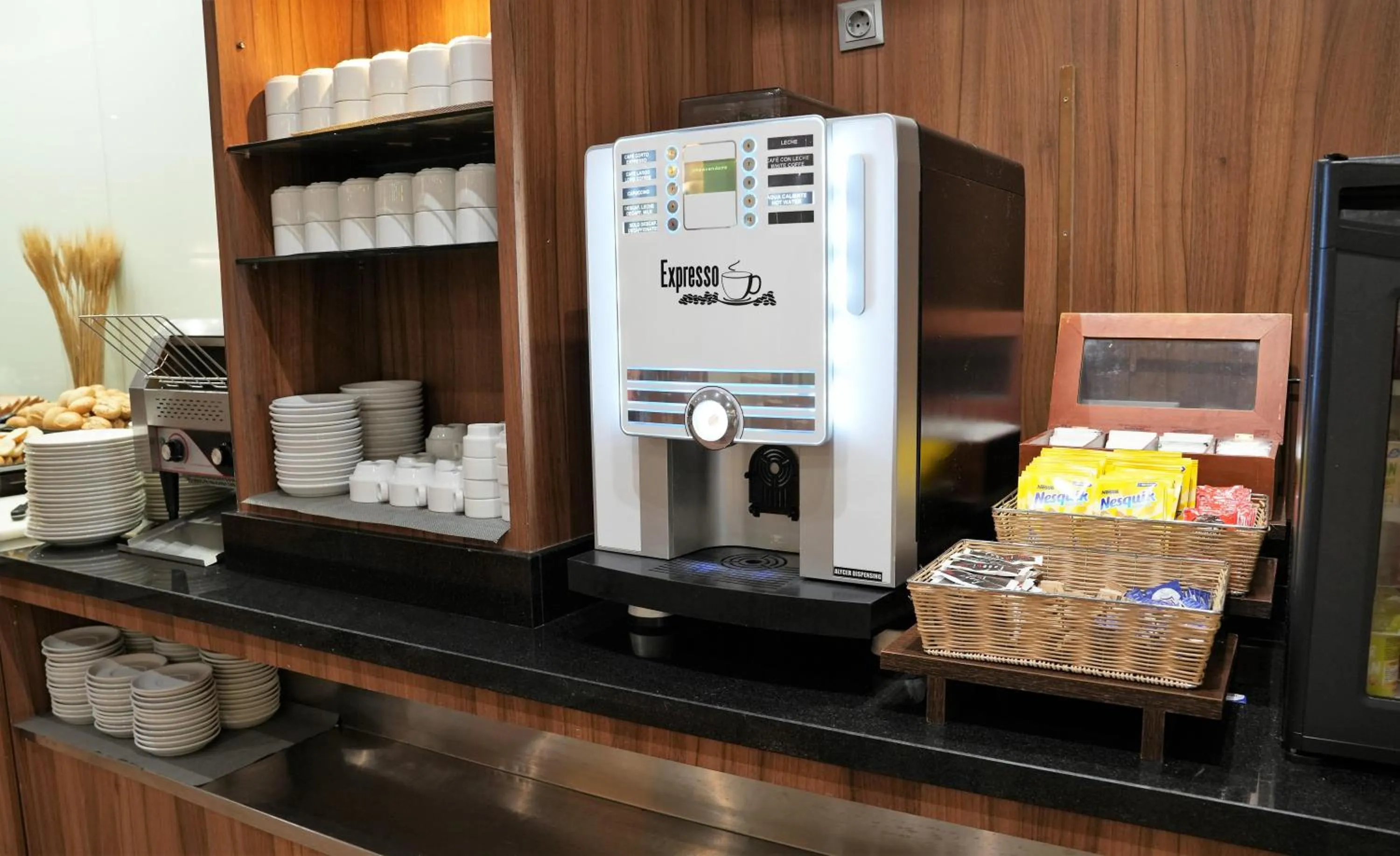 Restaurant/places to eat in Port Feria Valencia