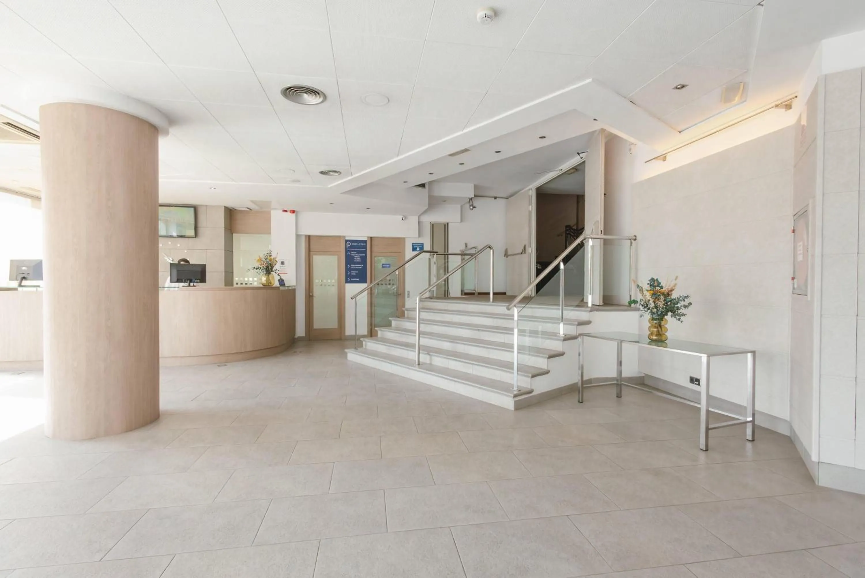 Lobby or reception in Port Feria Valencia