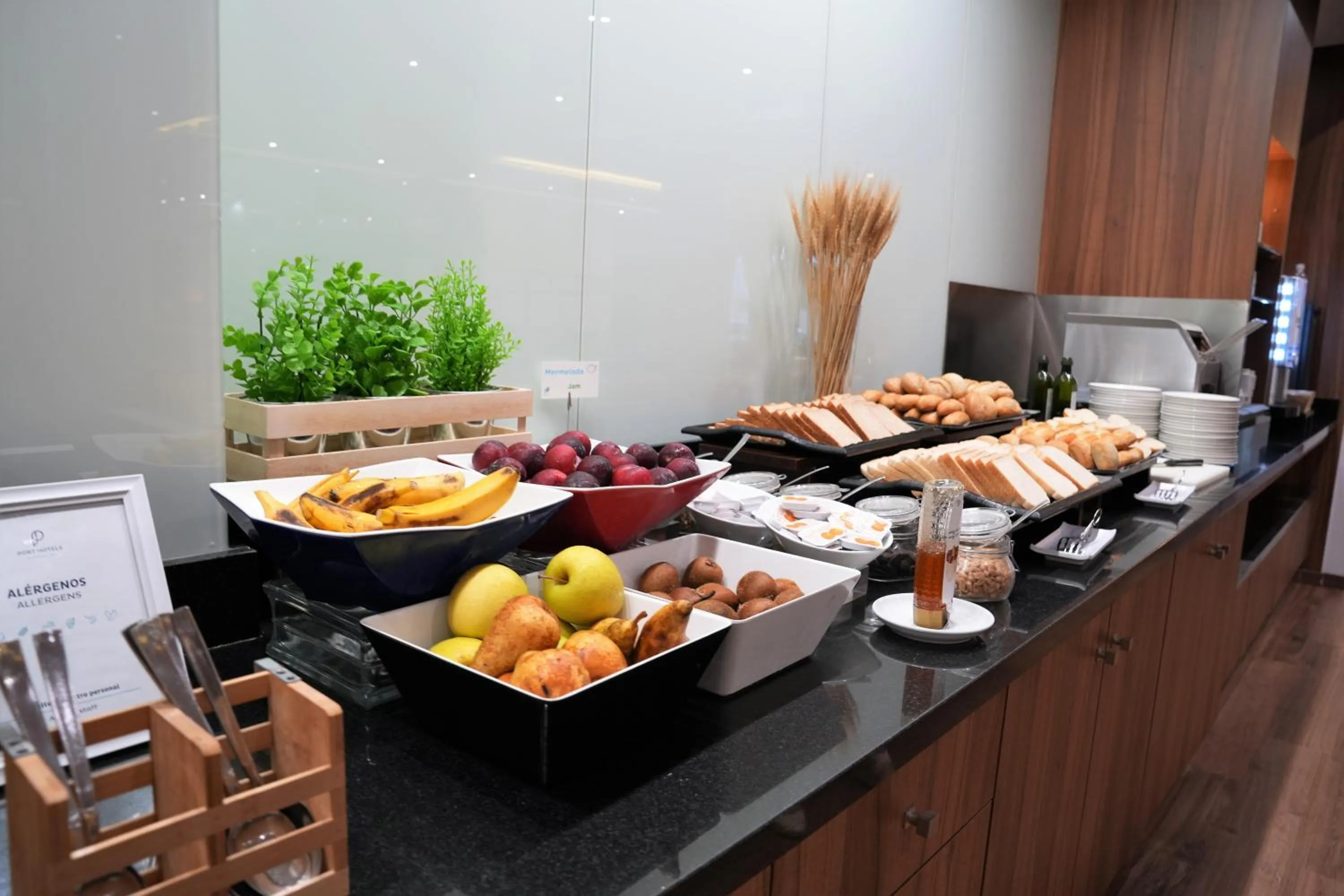 Restaurant/places to eat in Port Feria Valencia