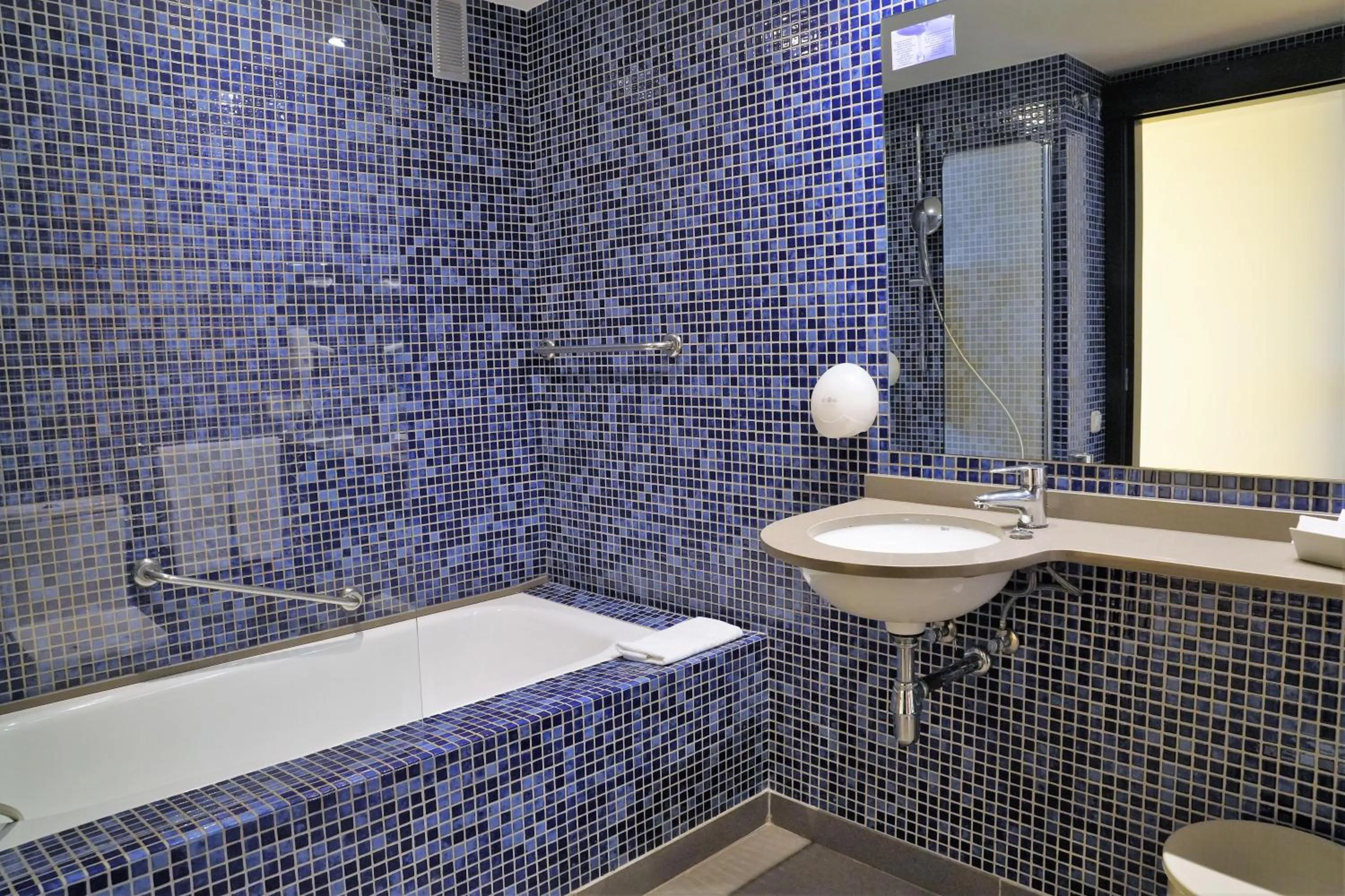 Bathroom in Port Feria Valencia