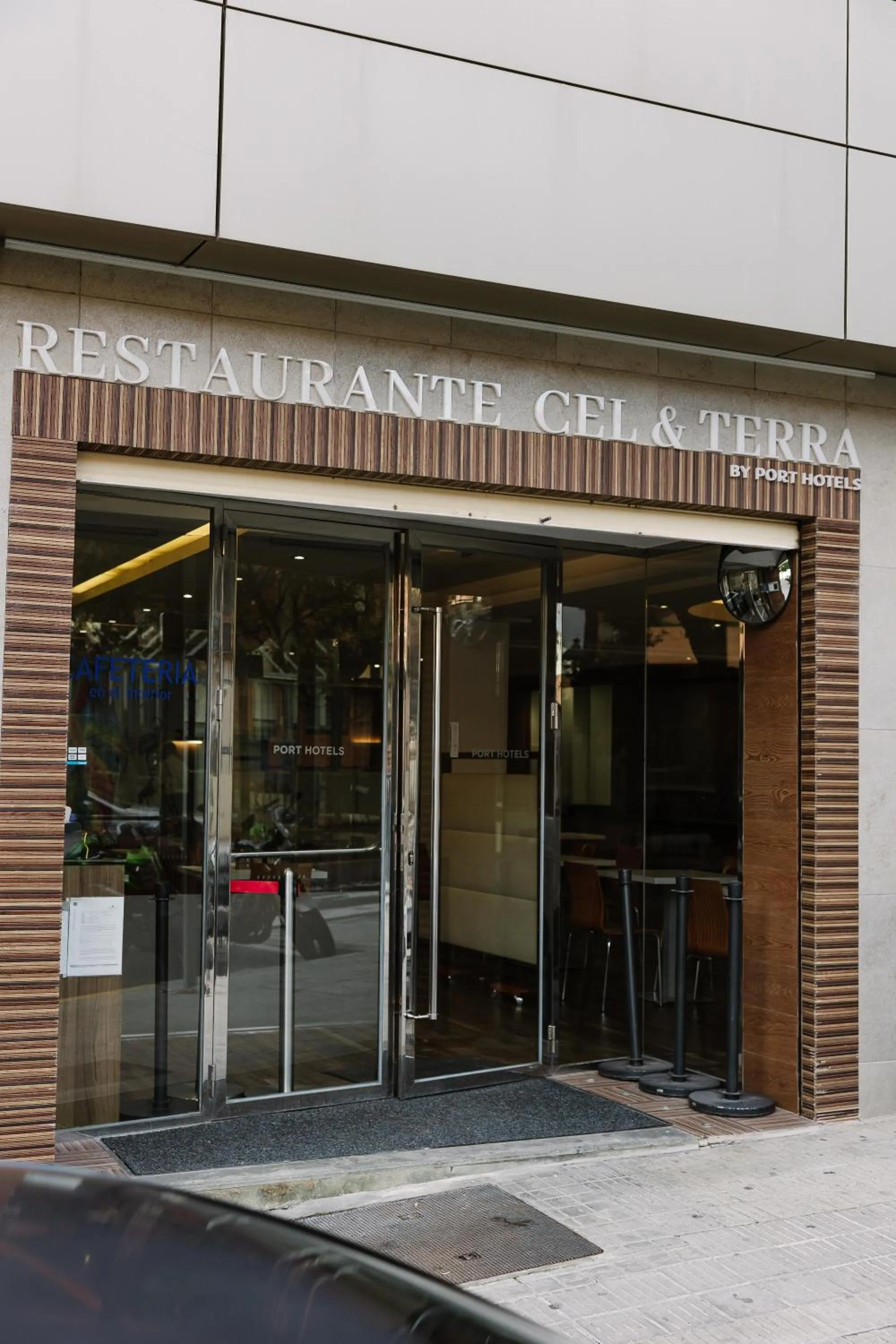 Restaurant/places to eat in Port Feria Valencia