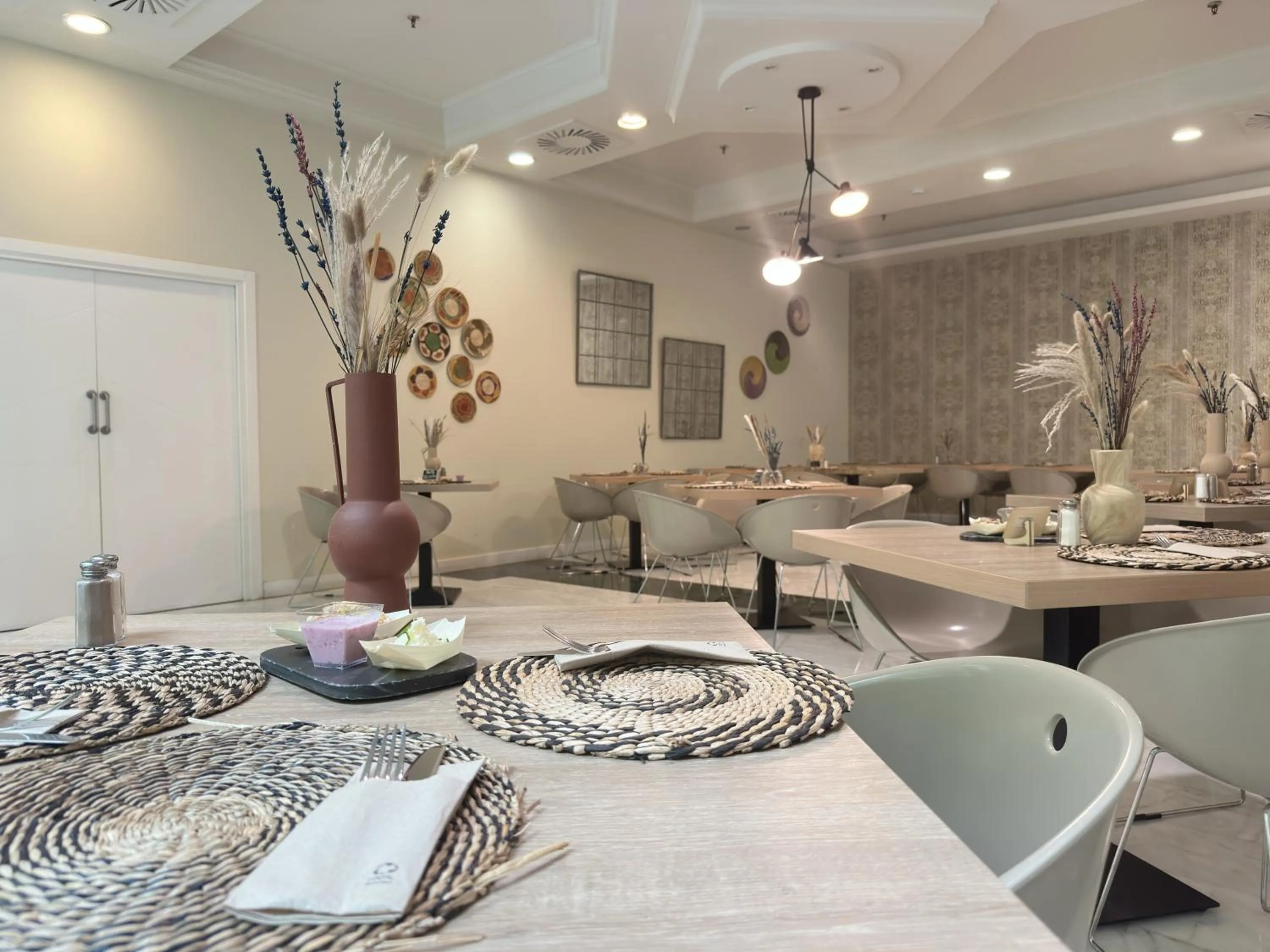 Restaurant/places to eat in Holiday World RIWO Hotel.