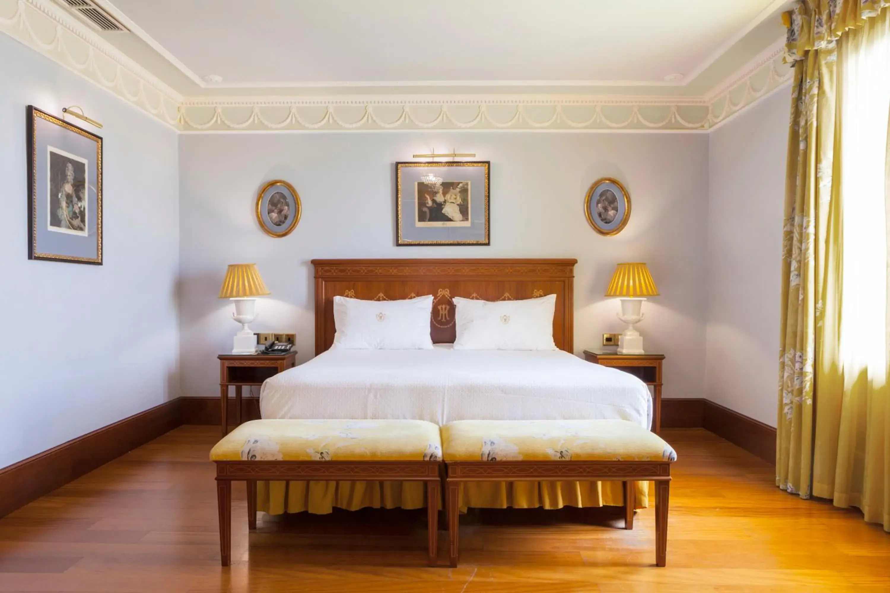 Deluxe Double Single Use Room in Hotel Inglaterra Deluxe Double Single Use Room in Hotel Inglaterra