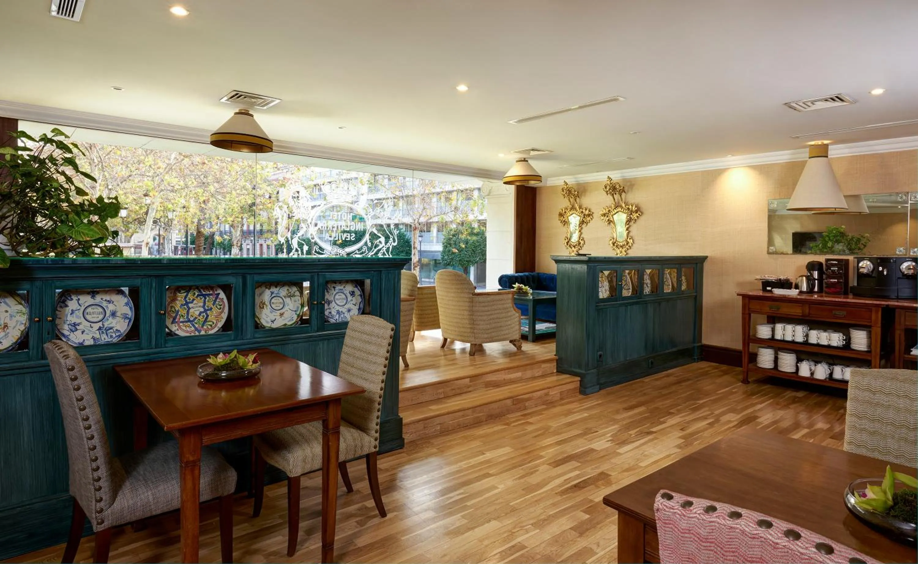 Communal lounge/ TV room in Hotel Inglaterra