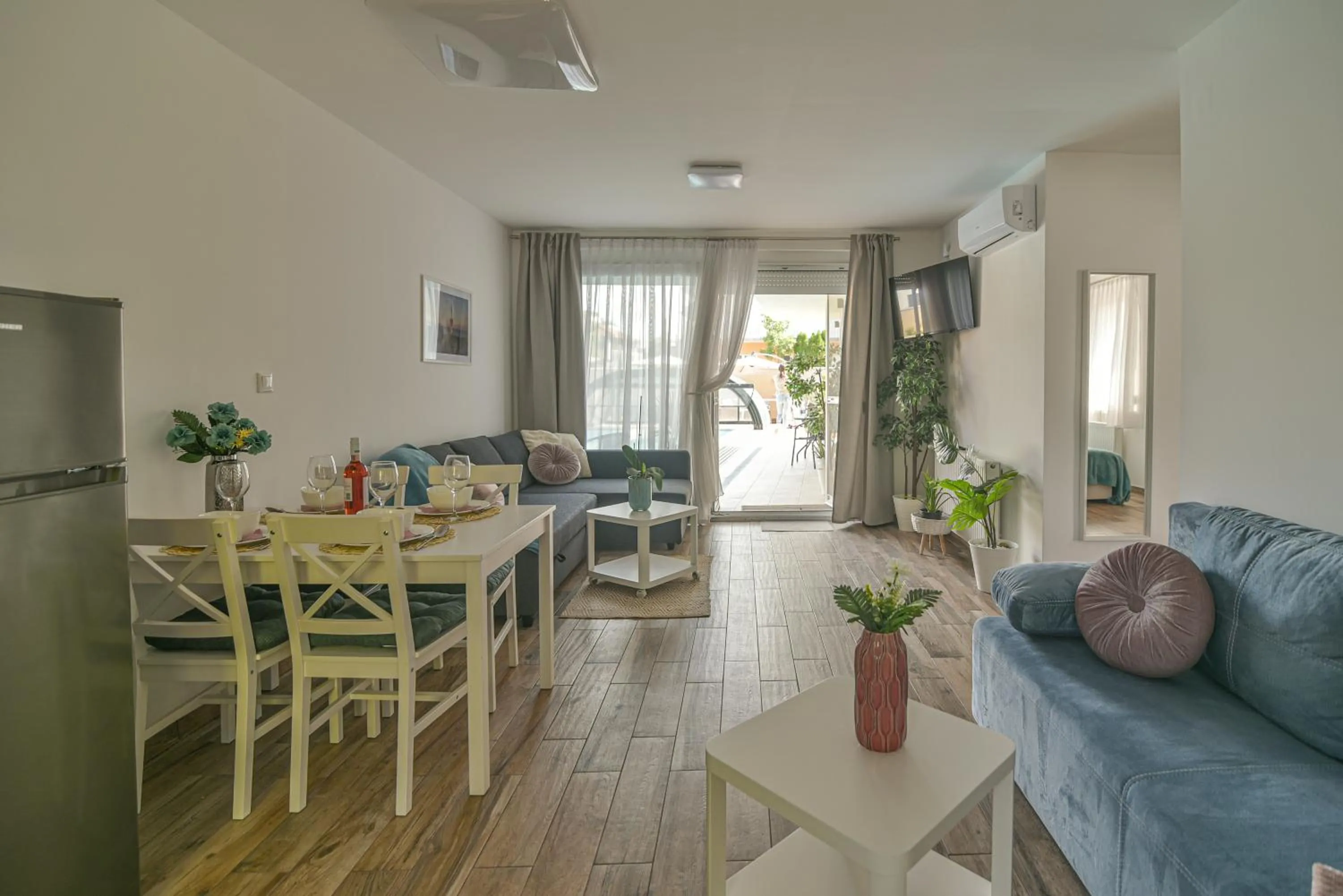Living room in Happy Apartments