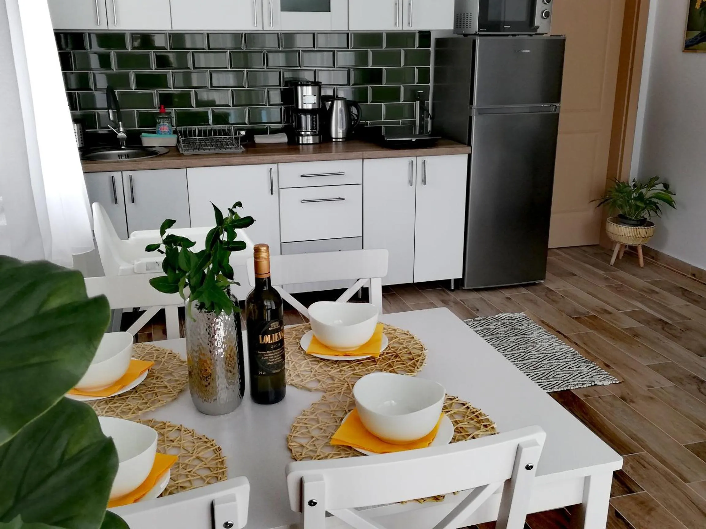Kitchen or kitchenette in Happy Apartments
