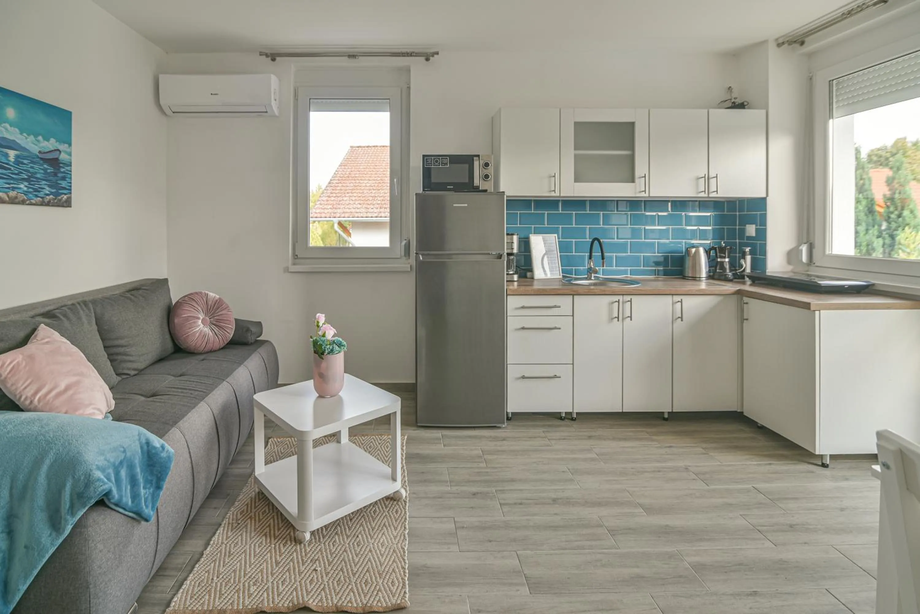 Kitchen or kitchenette in Happy Apartments