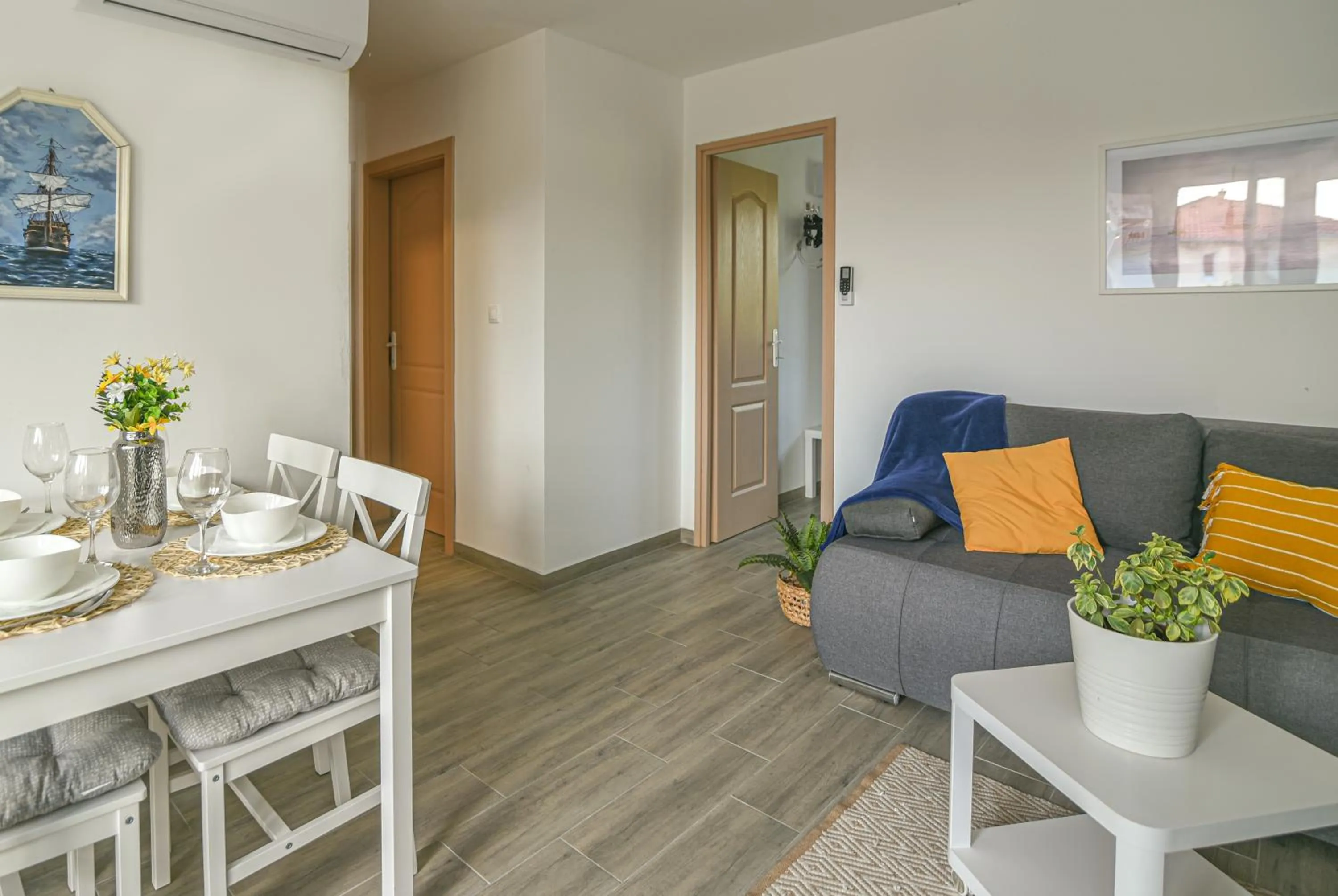 Living room in Happy Apartments