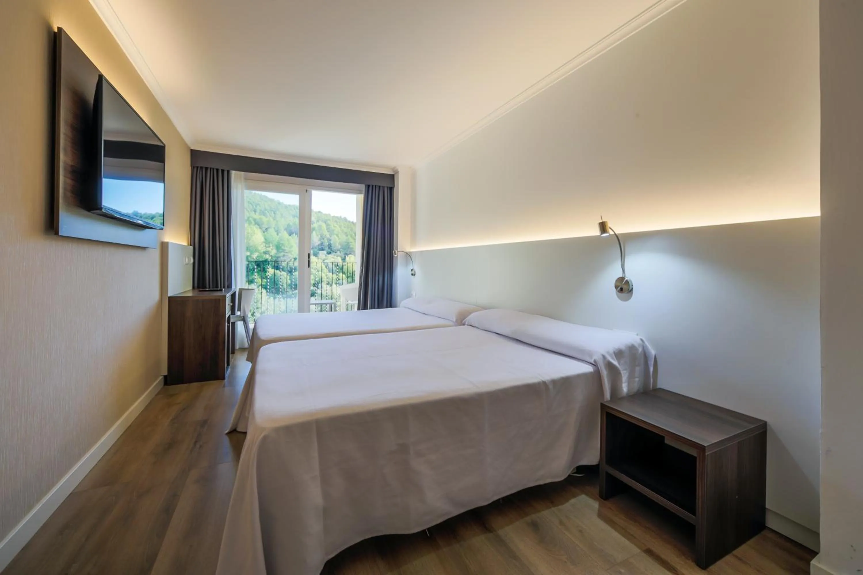 Photo of the whole room, Bed in Hotel Rosaleda del Mijares