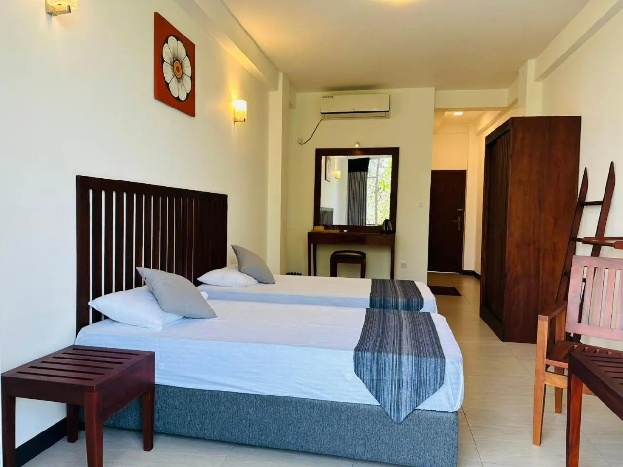 Deluxe Twin Room in Kandy Hub Guest House