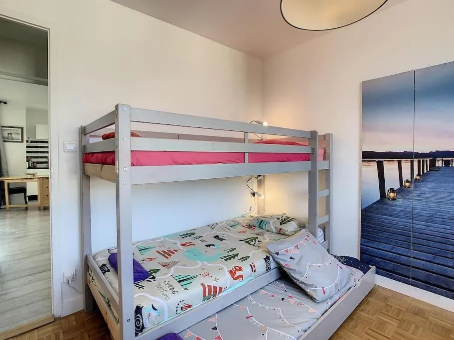 Bed in Appart Crystal Lyon Caluire et parkings